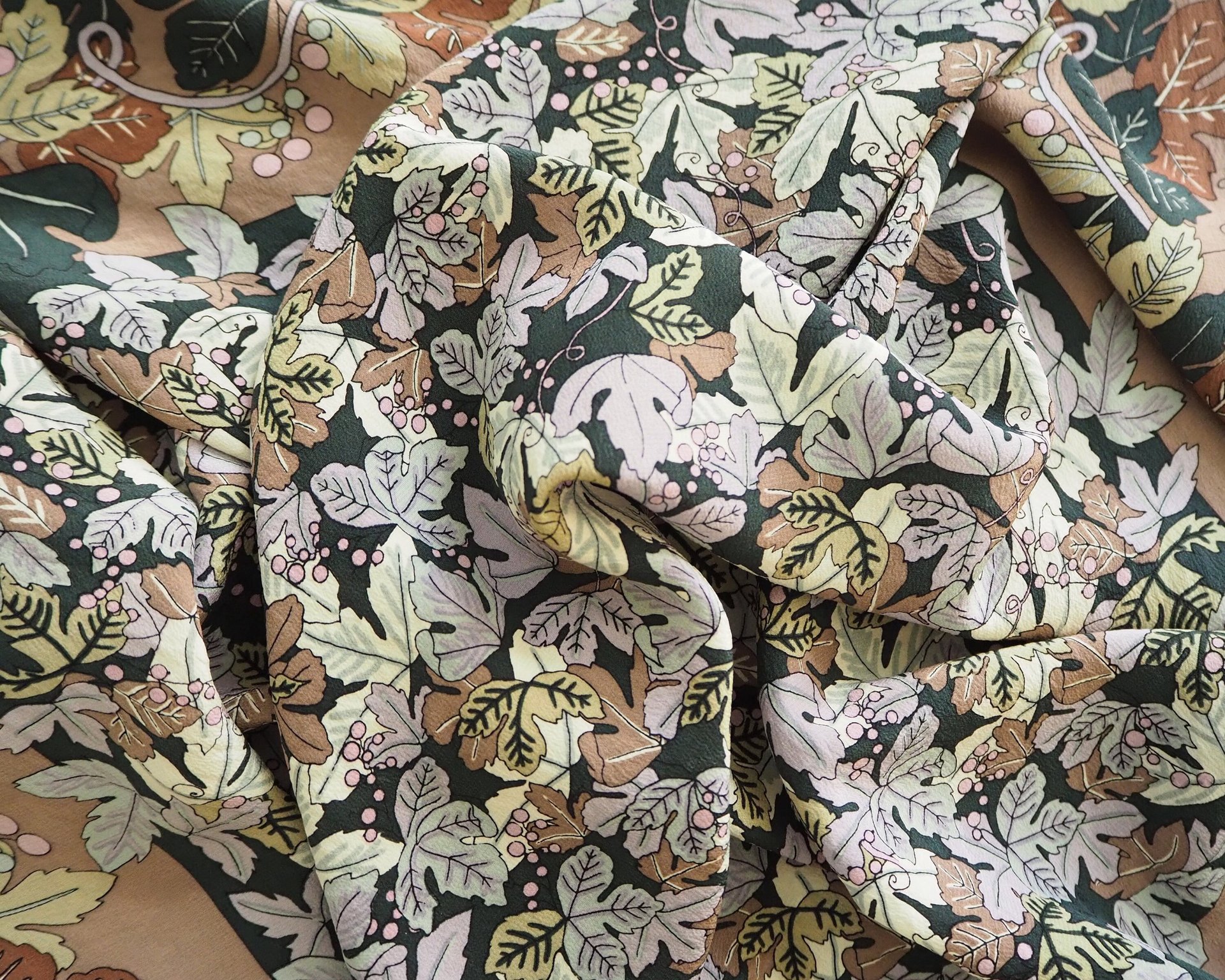 Vintage silk scarf | Vintage Marja Kurki scarf | Marja Kurki silk scarf | Vintage silk scarf with leaves