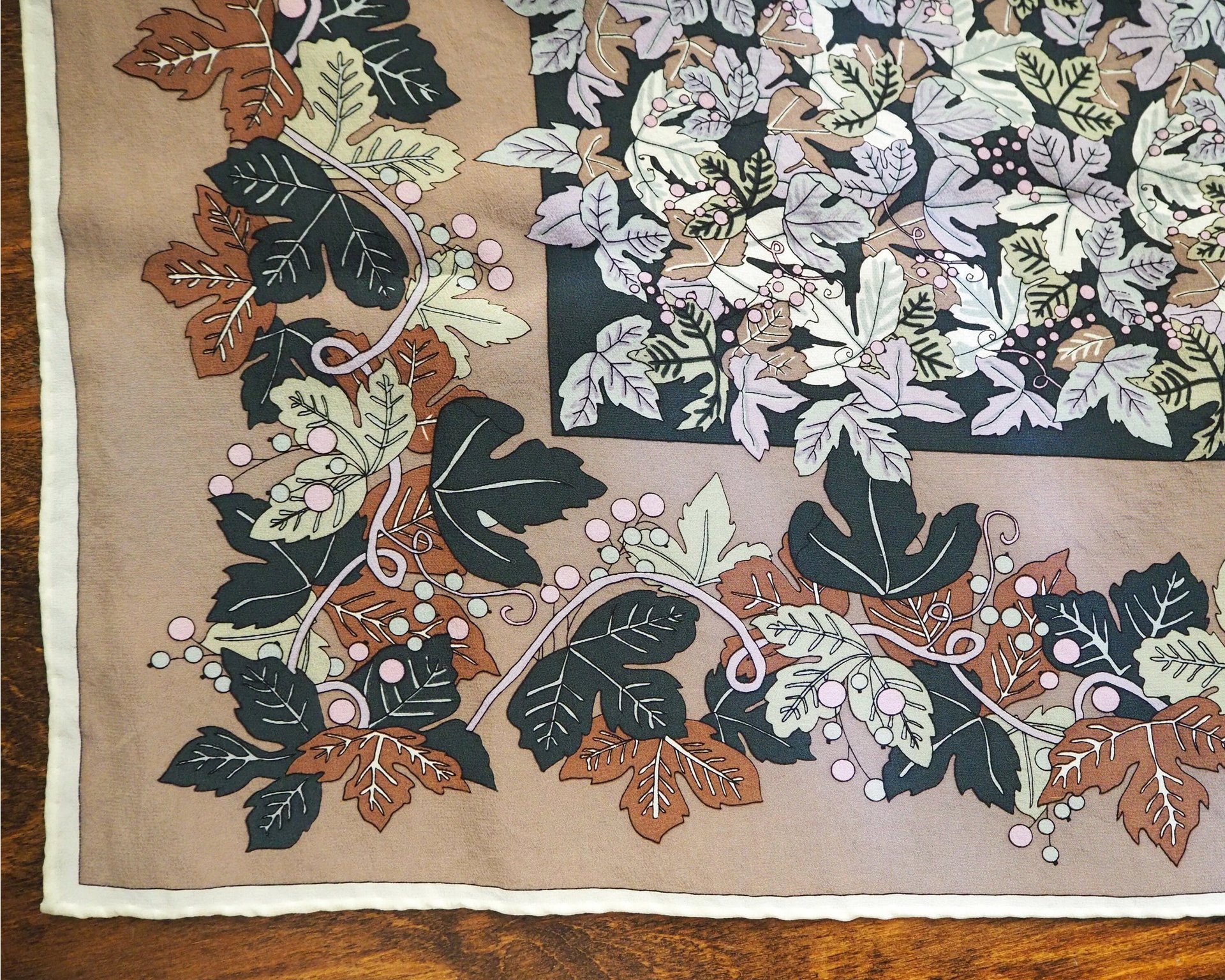 Vintage silk scarf | Vintage Marja Kurki scarf | Marja Kurki silk scarf | Vintage silk scarf with leaves