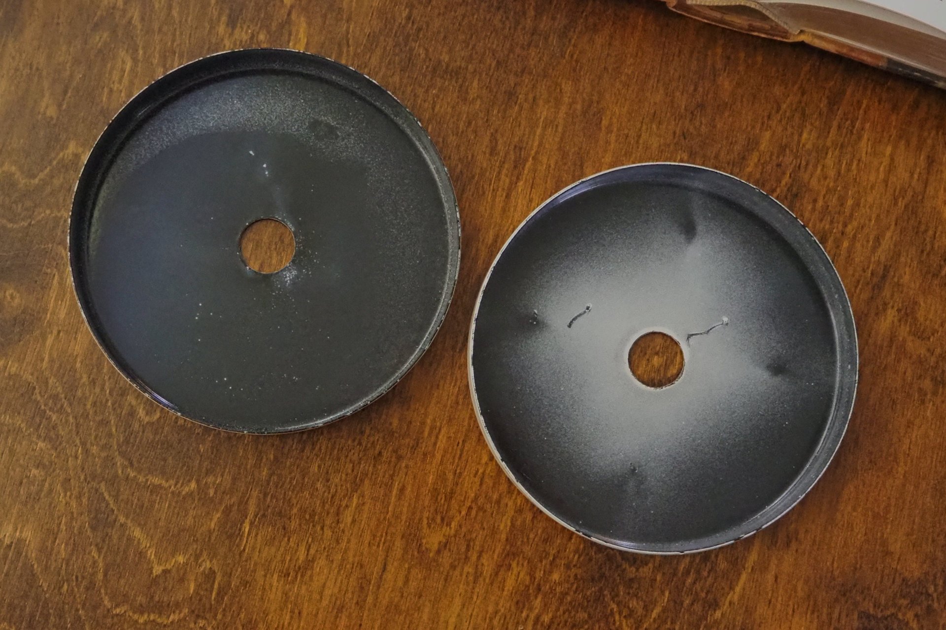 Vintage enamelled stove top burner covers | Electric stove burner covers | Set of two vintage burner covers | Finel | Esteri Tomula