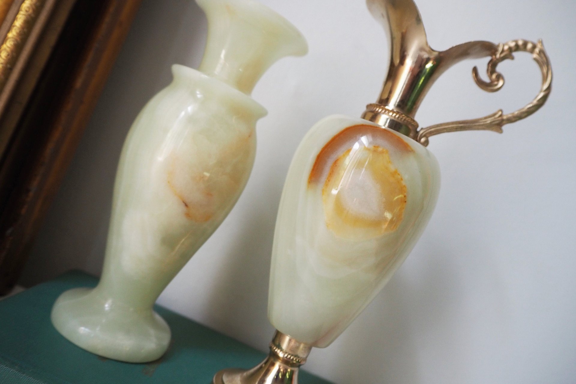 Set of two vintage vases | Onyx vase and pitcher | Vintage bud vase | Vintage single flower vases | Vintage marble vases | Made in Italy