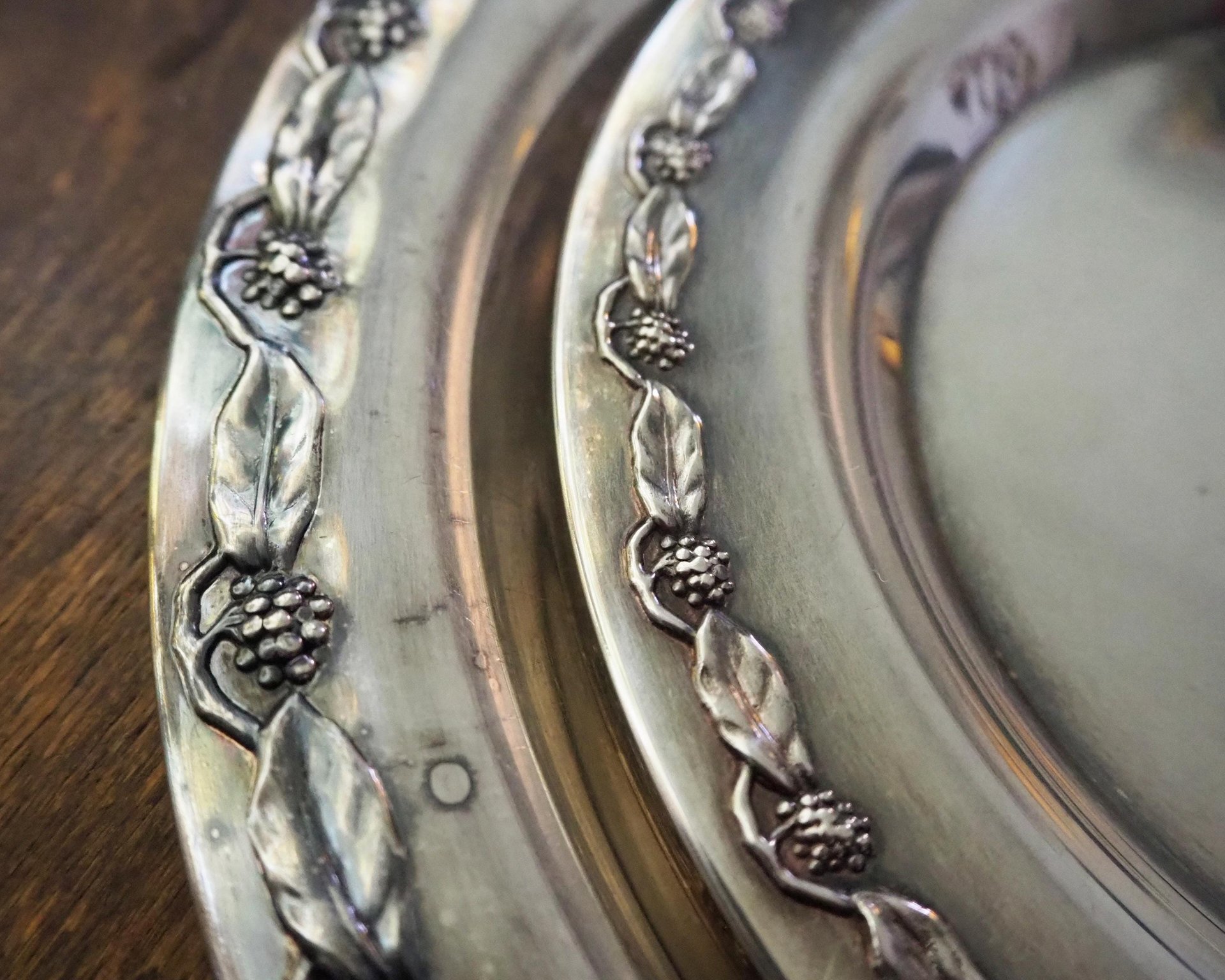 Set of two vintage alpacca silver plates | Alpacca silver platters | Vintage alpacca plates | Set of two small vintage trays