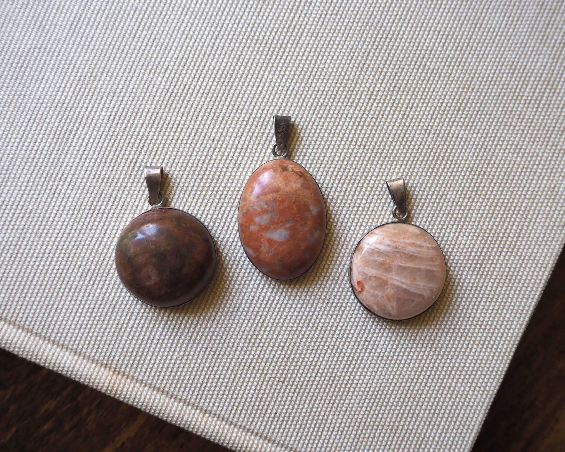 Vintage pendants | Semi-precious stone pendants | Simple stone pendants | Vintage jewelry | Silver and stone pendants