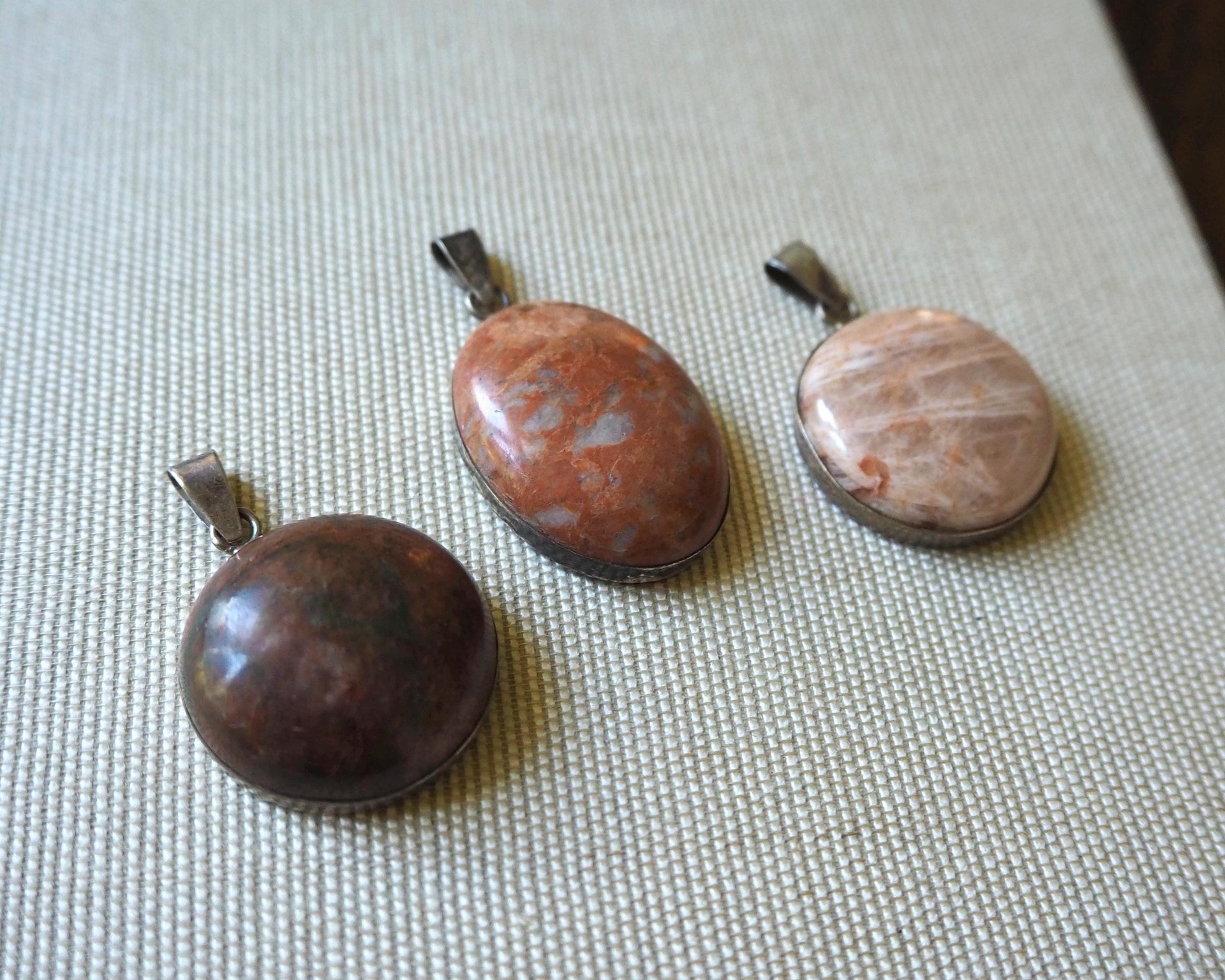 Vintage pendants | Semi-precious stone pendants | Simple stone pendants | Vintage jewelry | Silver and stone pendants