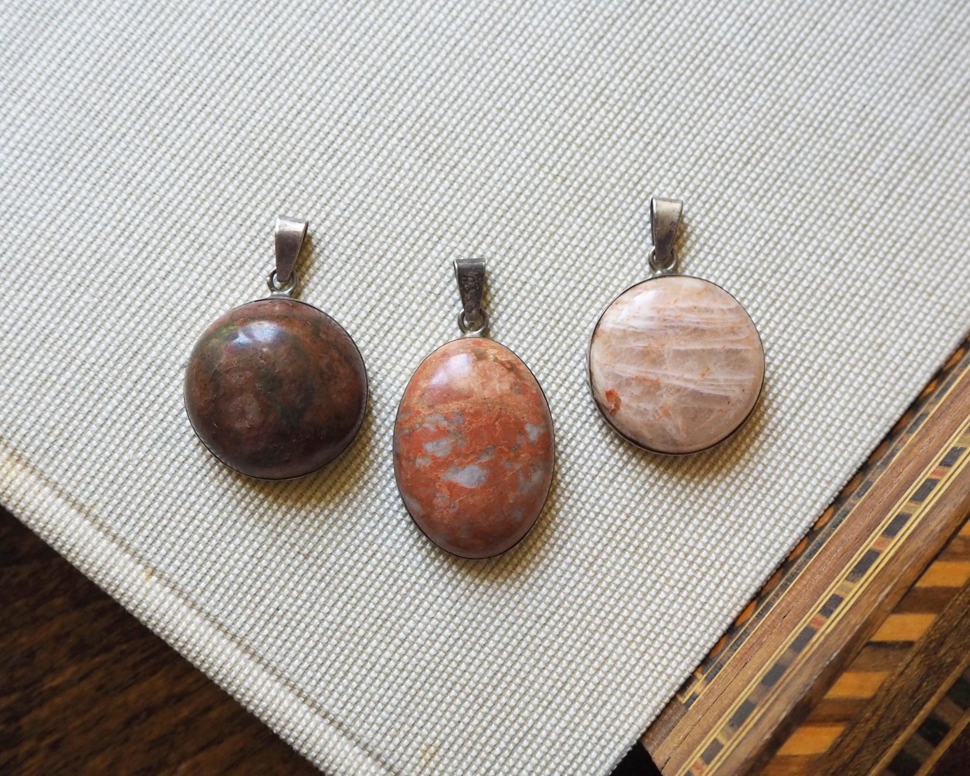 Vintage pendants | Semi-precious stone pendants | Simple stone pendants | Vintage jewelry | Silver and stone pendants