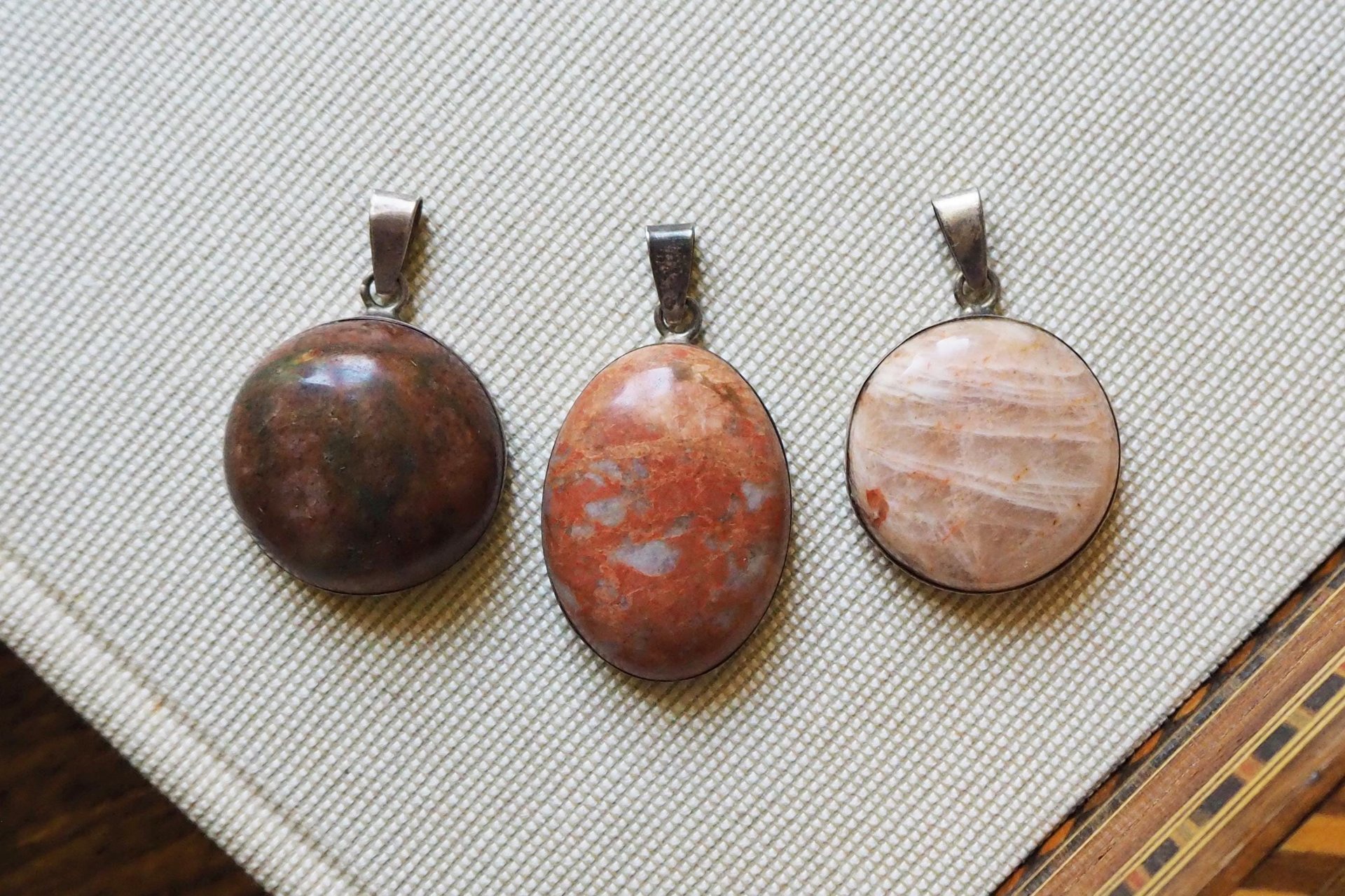 Vintage pendants | Semi-precious stone pendants | Simple stone pendants | Vintage jewelry | Silver and stone pendants