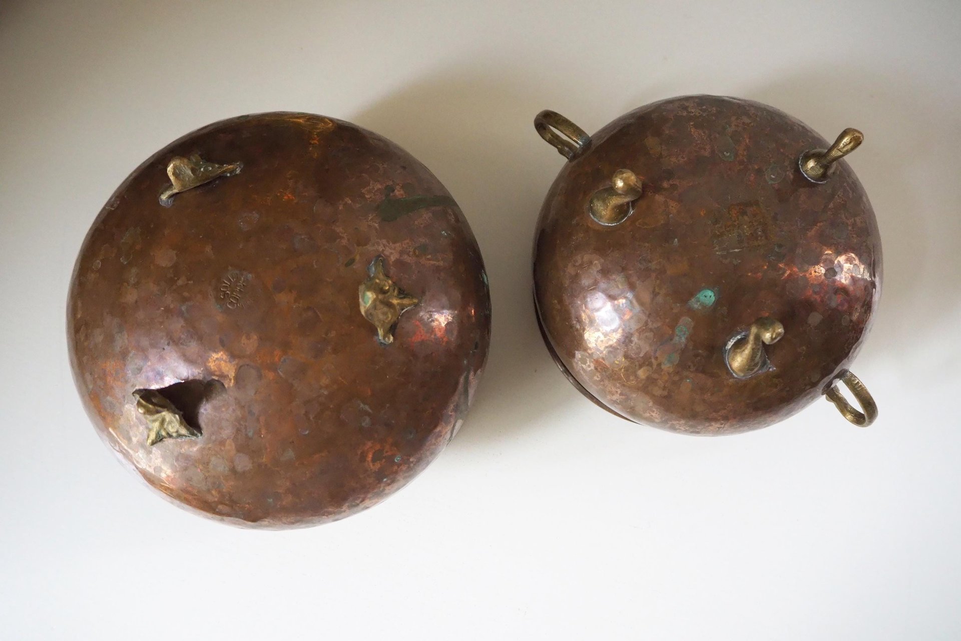 Set of two vintage copper planters | Mismatched copper planters | Round copper planters | Vintage planters with handles