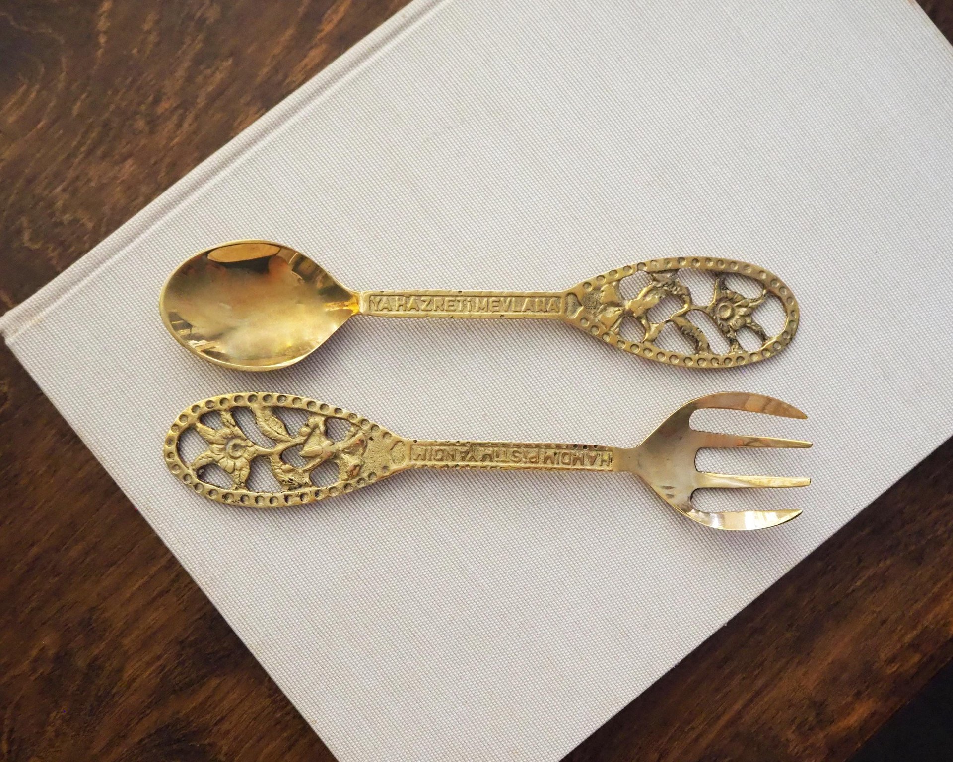 Vintage salad servers | Brass salad servers | Vintage serving utensils | Vintage brass salad servers | Brass serving utensils