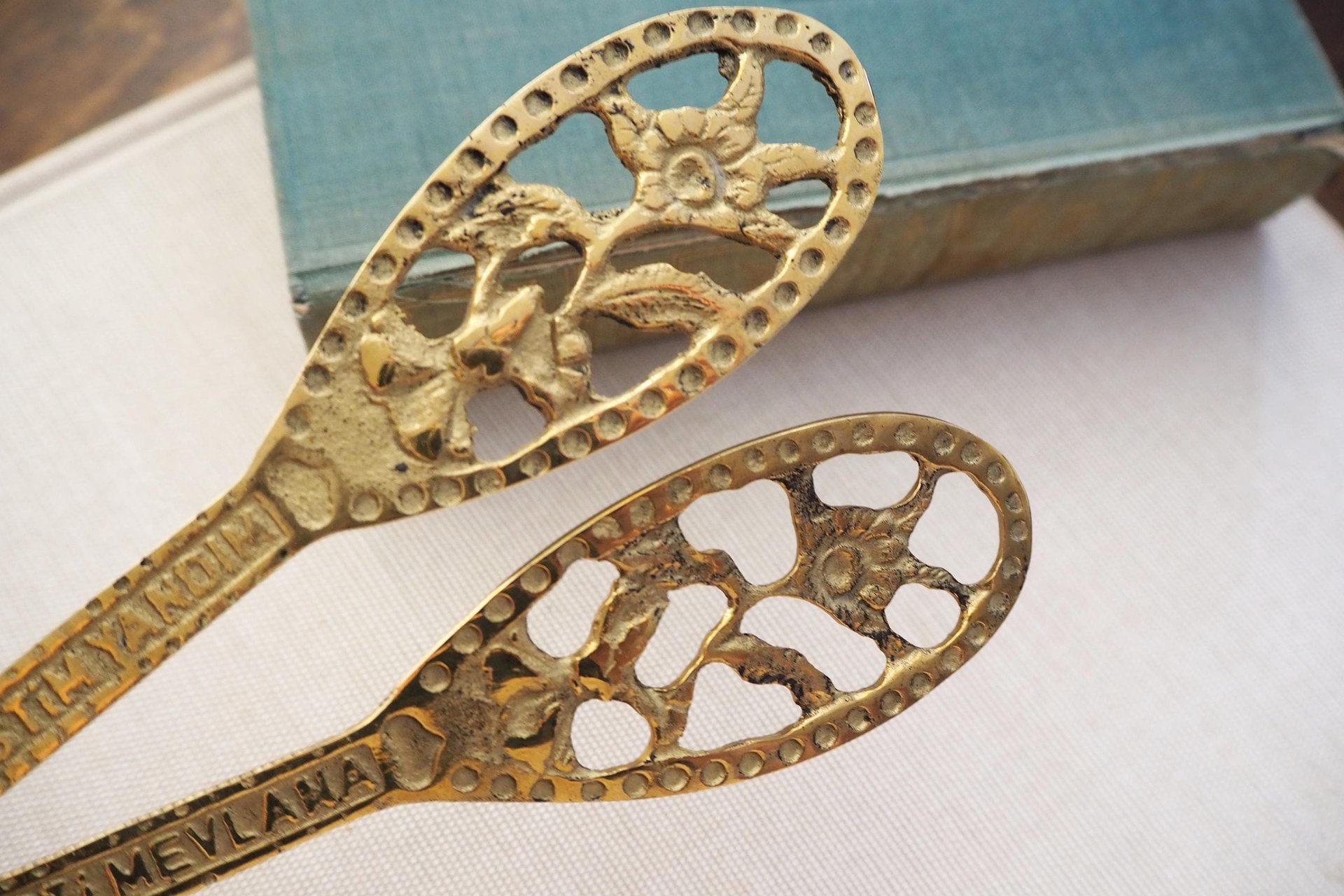Vintage salad servers | Brass salad servers | Vintage serving utensils | Vintage brass salad servers | Brass serving utensils