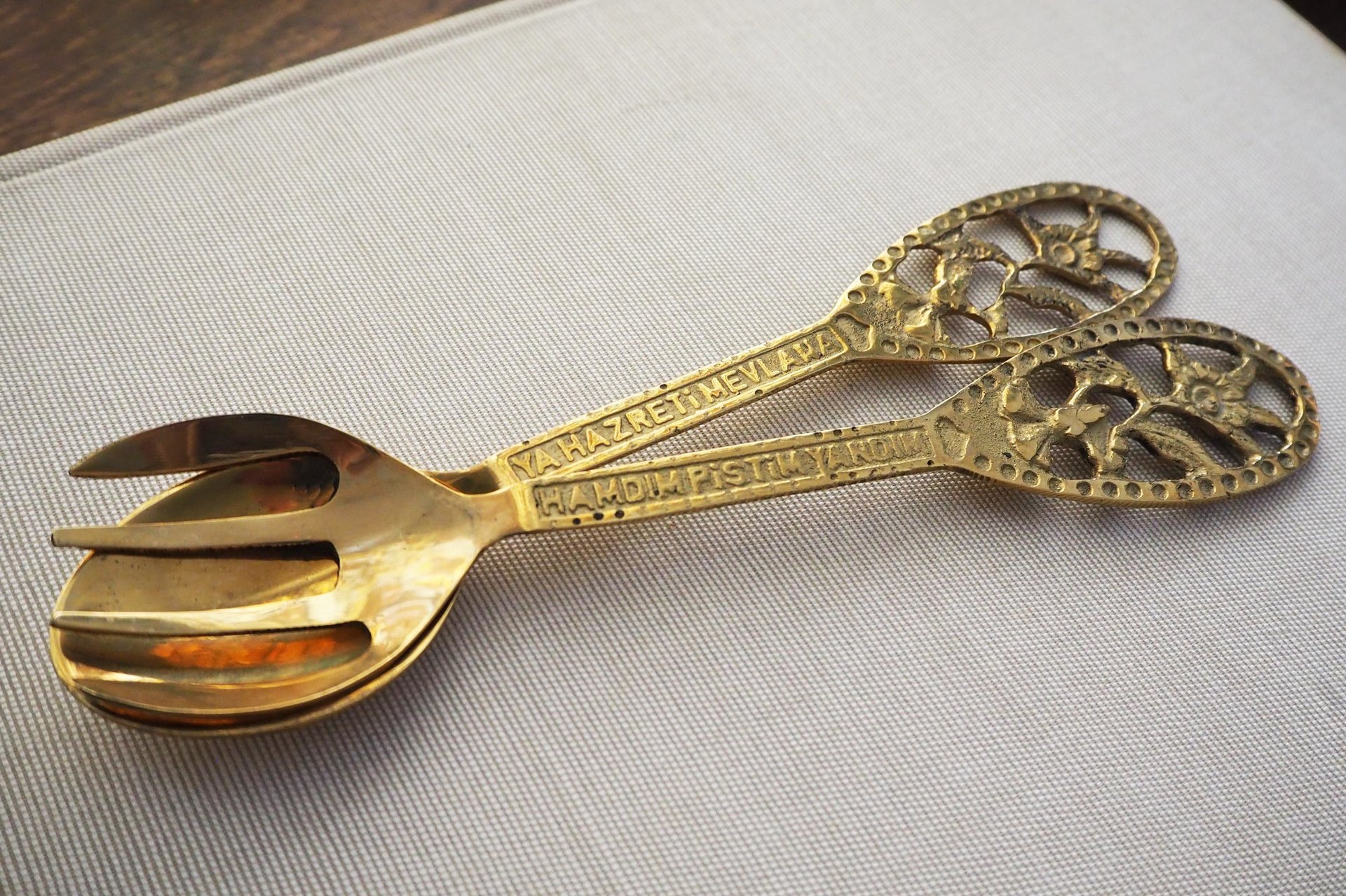 Vintage salad servers | Brass salad servers | Vintage serving utensils | Vintage brass salad servers | Brass serving utensils