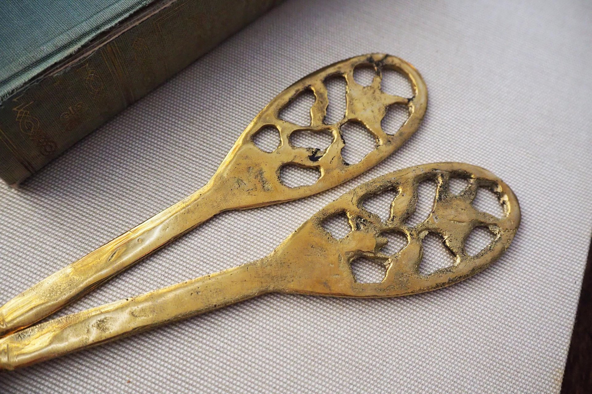 Vintage salad servers | Brass salad servers | Vintage serving utensils | Vintage brass salad servers | Brass serving utensils