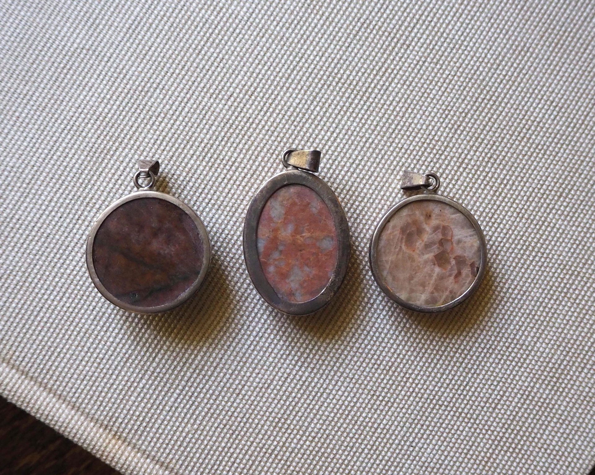 Vintage pendants | Semi-precious stone pendants | Simple stone pendants | Vintage jewelry | Silver and stone pendants