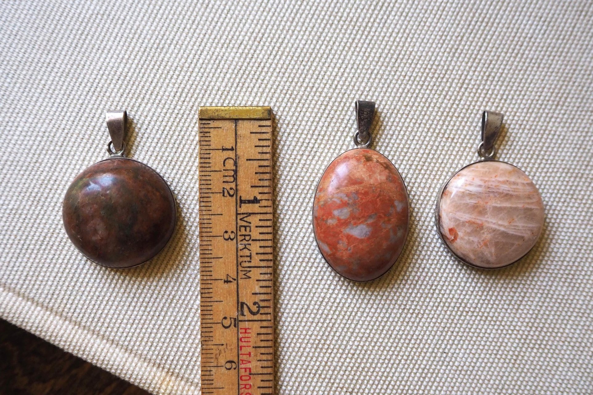 Vintage pendants | Semi-precious stone pendants | Simple stone pendants | Vintage jewelry | Silver and stone pendants