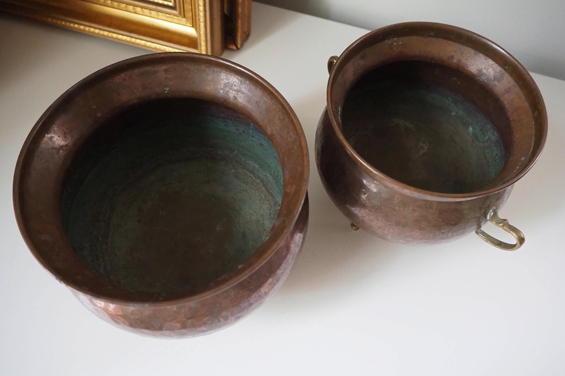 Set of two vintage copper planters | Mismatched copper planters | Round copper planters | Vintage planters with handles