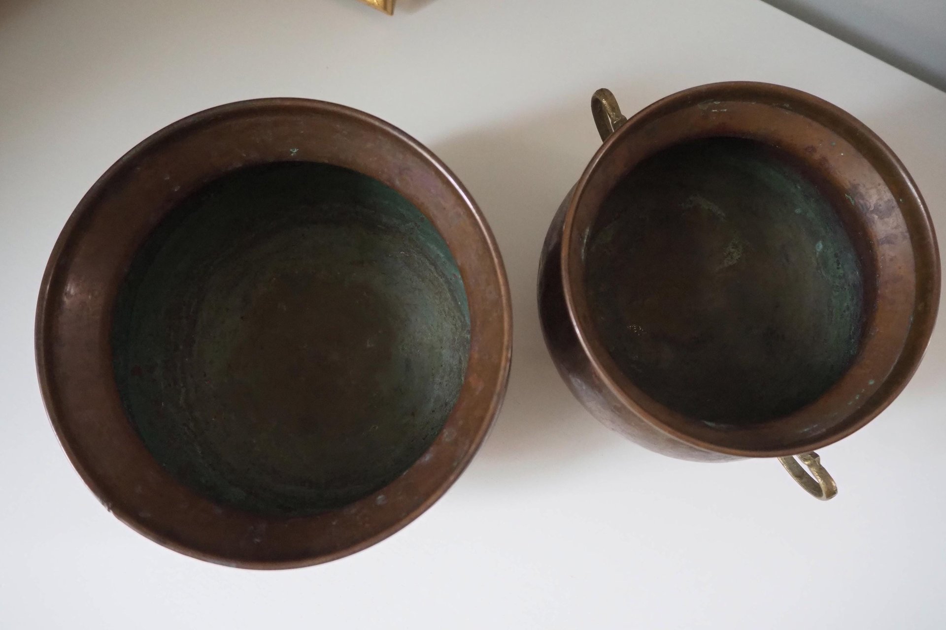 Set of two vintage copper planters | Mismatched copper planters | Round copper planters | Vintage planters with handles