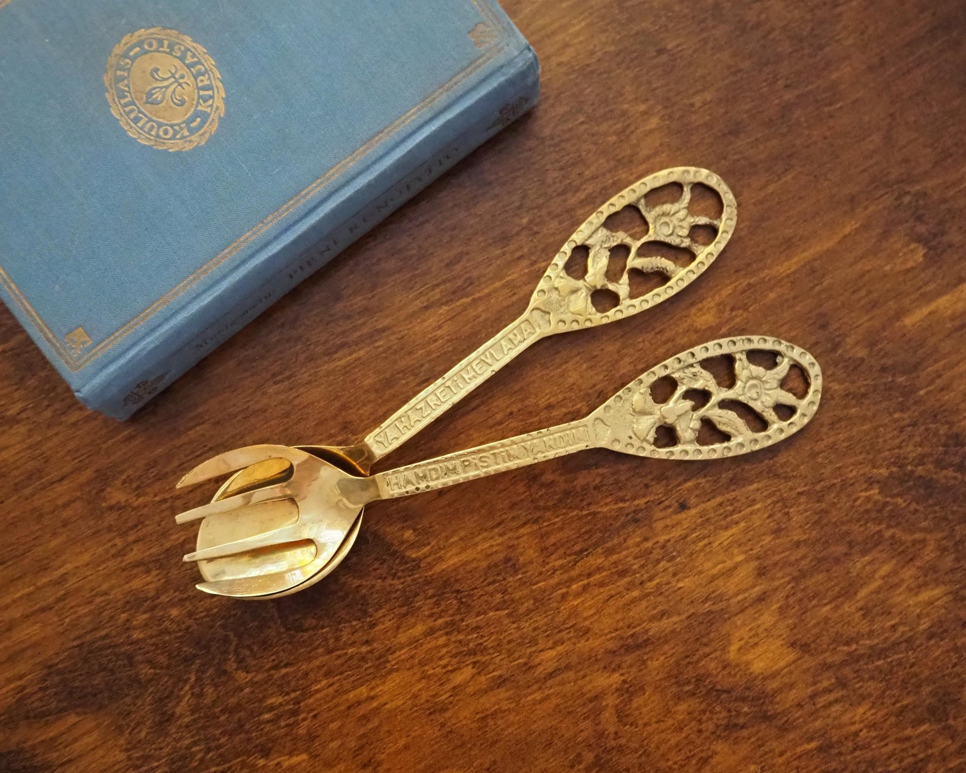 Vintage salad servers | Brass salad servers | Vintage serving utensils | Vintage brass salad servers | Brass serving utensils