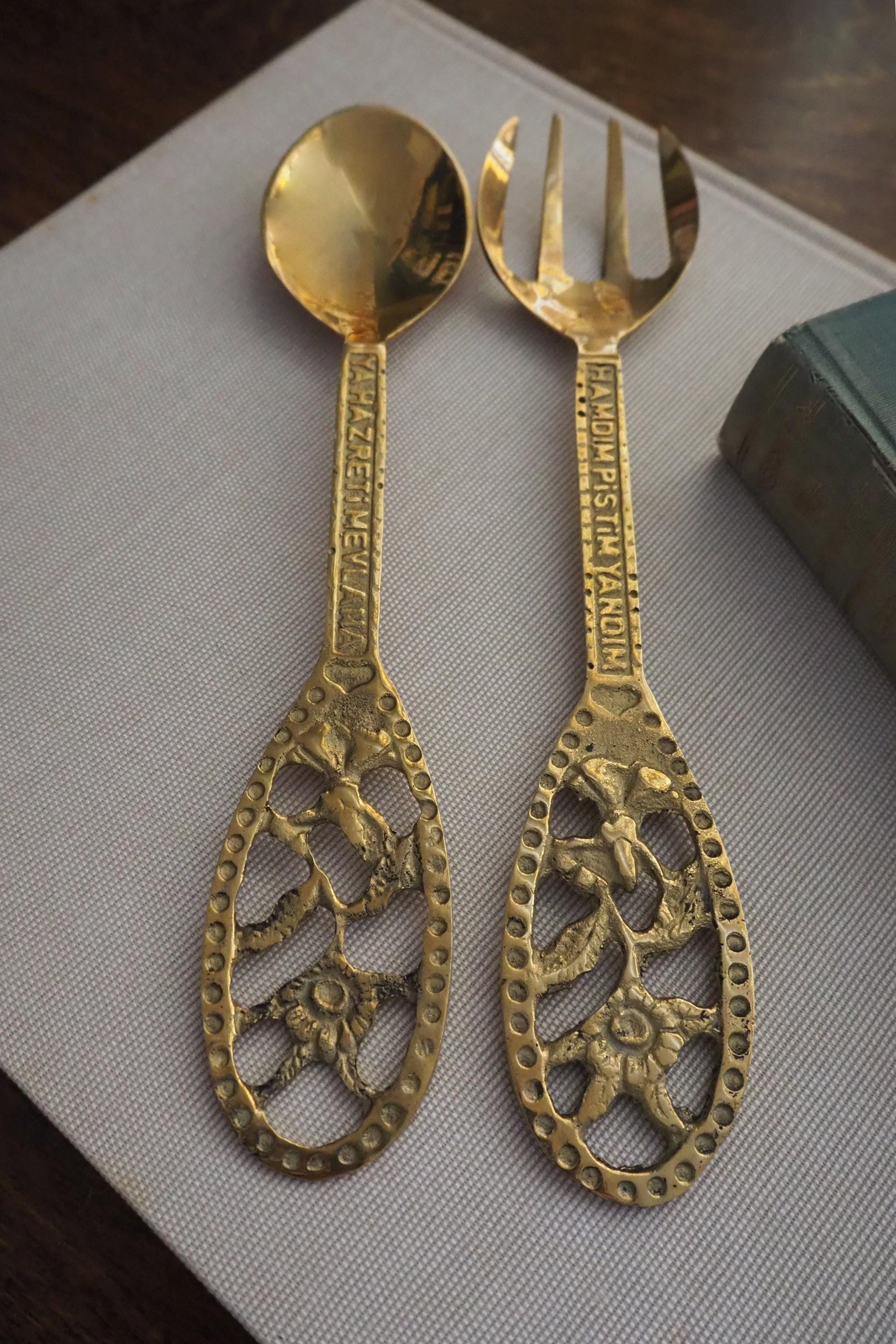 Vintage salad servers | Brass salad servers | Vintage serving utensils | Vintage brass salad servers | Brass serving utensils