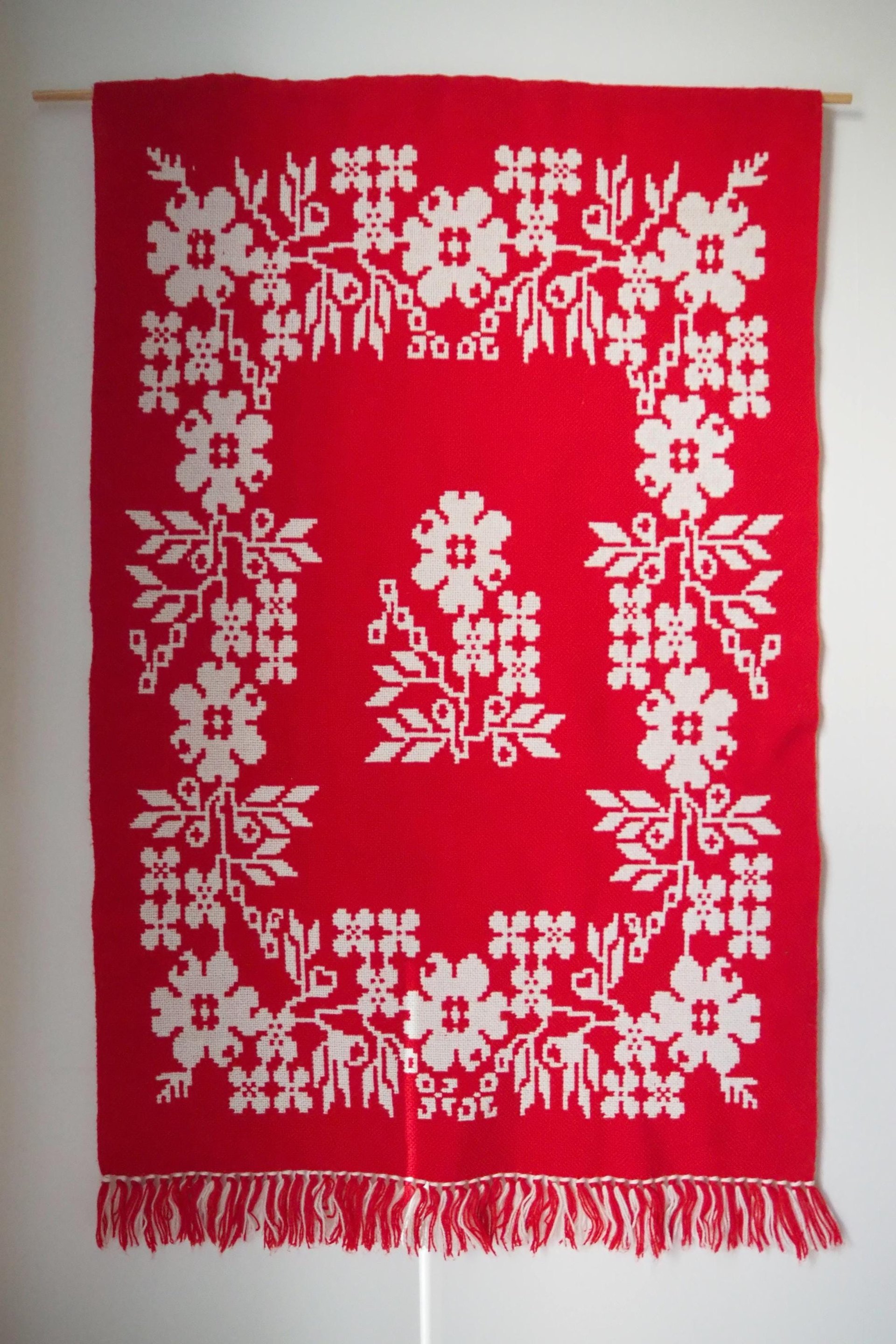Vintage wall hanging | Floral red and white wall hanging | Scandinavian wall hanging | Vintage wall tapestry | Handmade wall tapestry