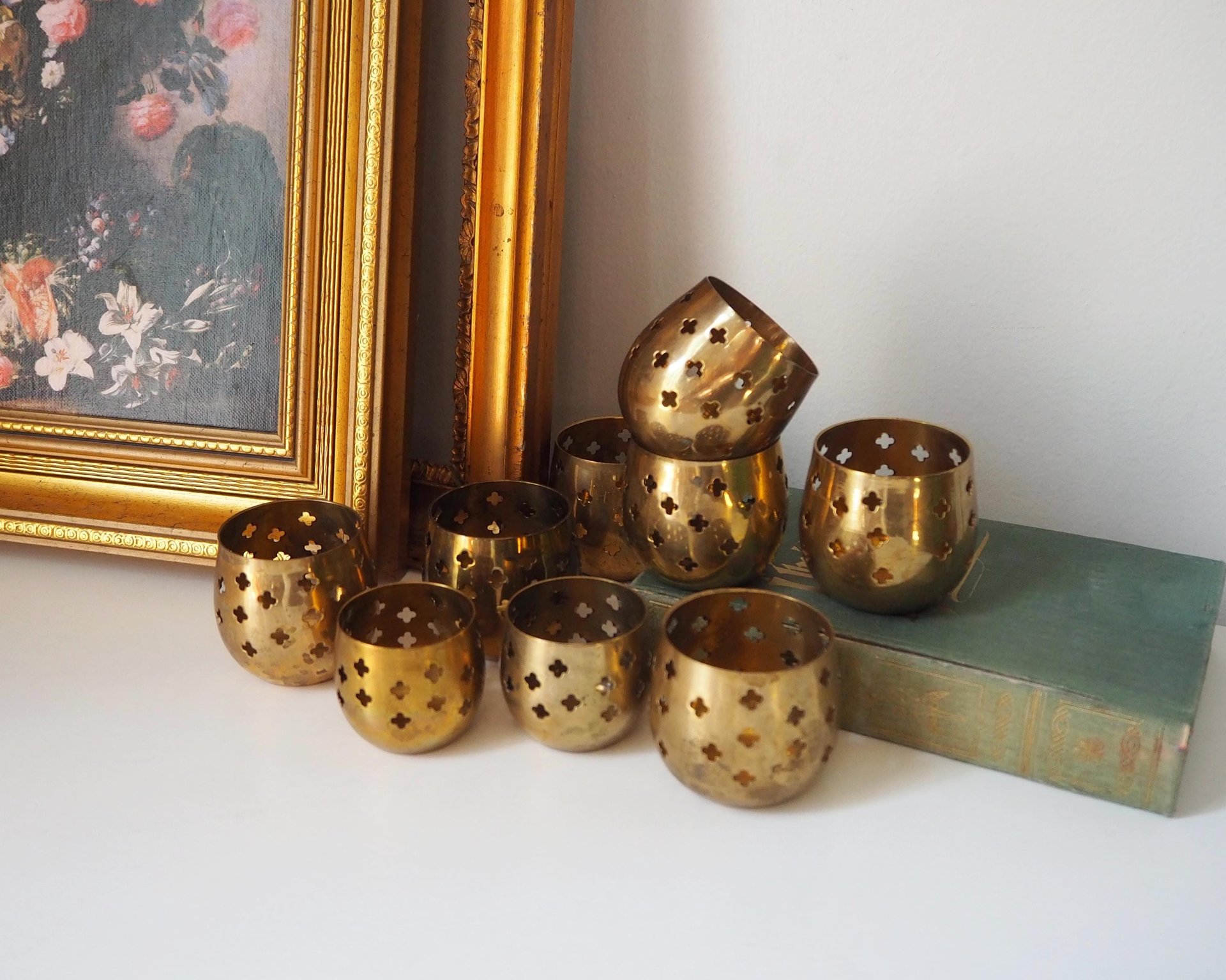 Set of nine vintage tealight candle holders | Brass tealight candleholders | Vintage brass votive candleholders | Brass tealight holders