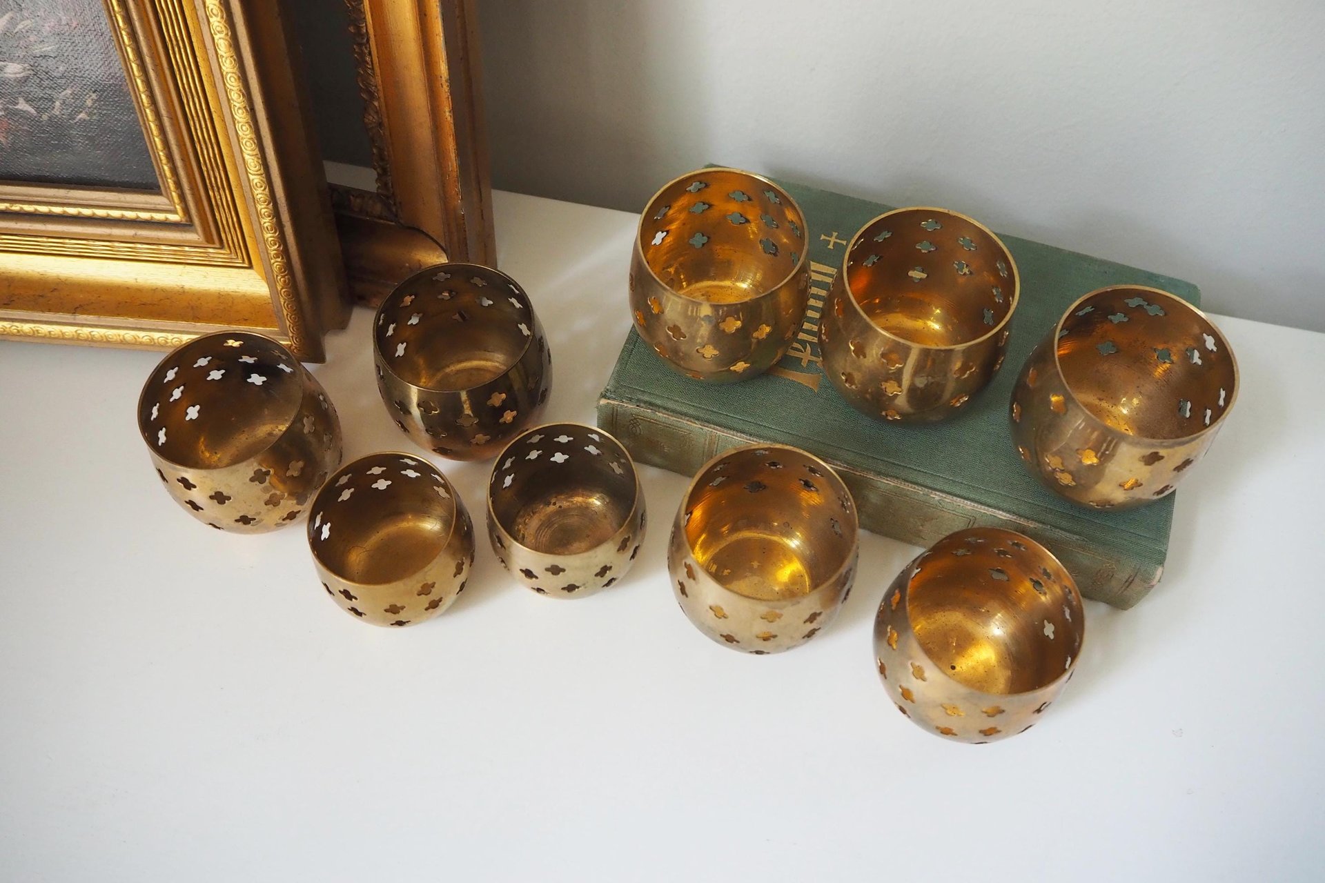 Set of nine vintage tealight candle holders | Brass tealight candleholders | Vintage brass votive candleholders | Brass tealight holders