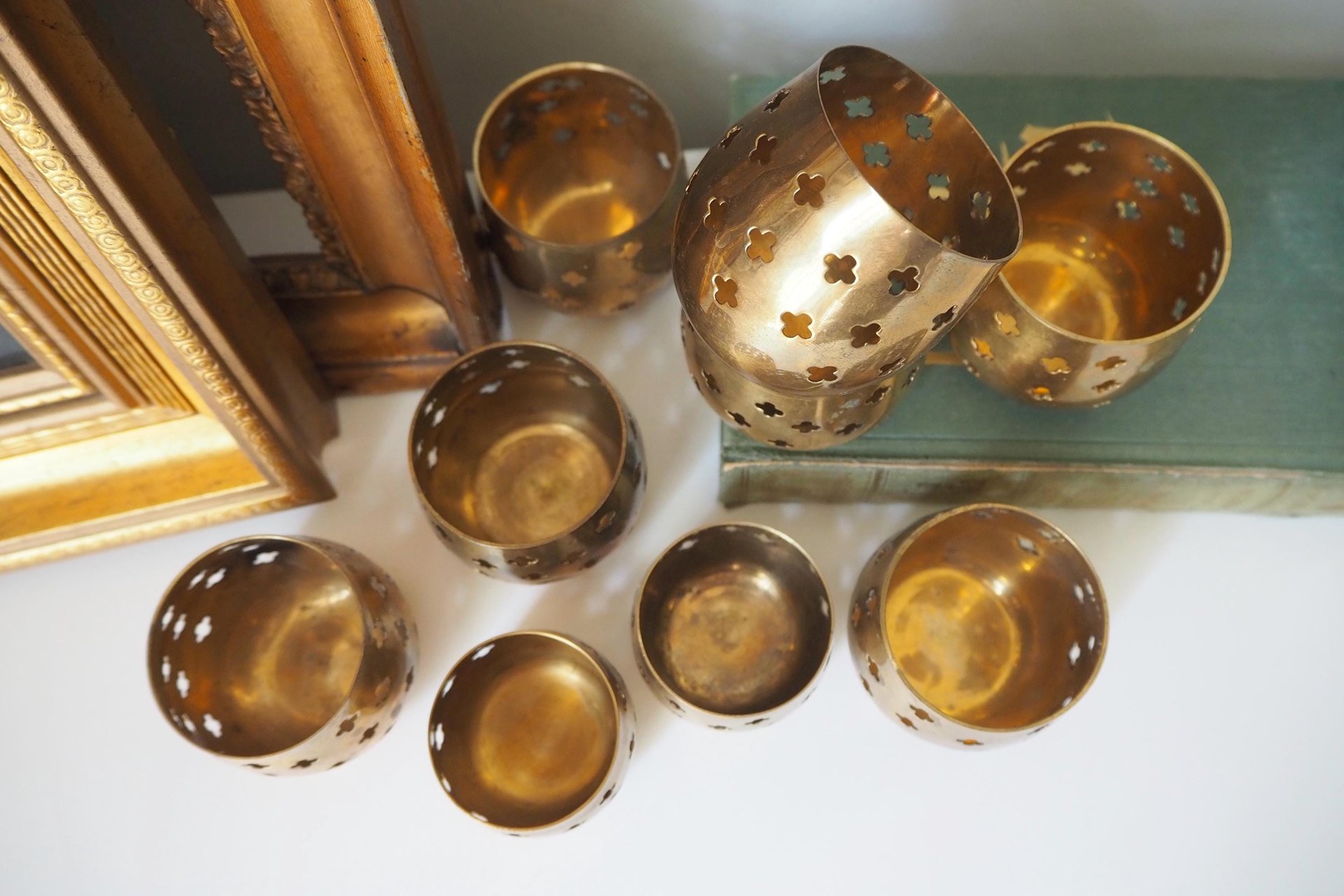 Set of nine vintage tealight candle holders | Brass tealight candleholders | Vintage brass votive candleholders | Brass tealight holders