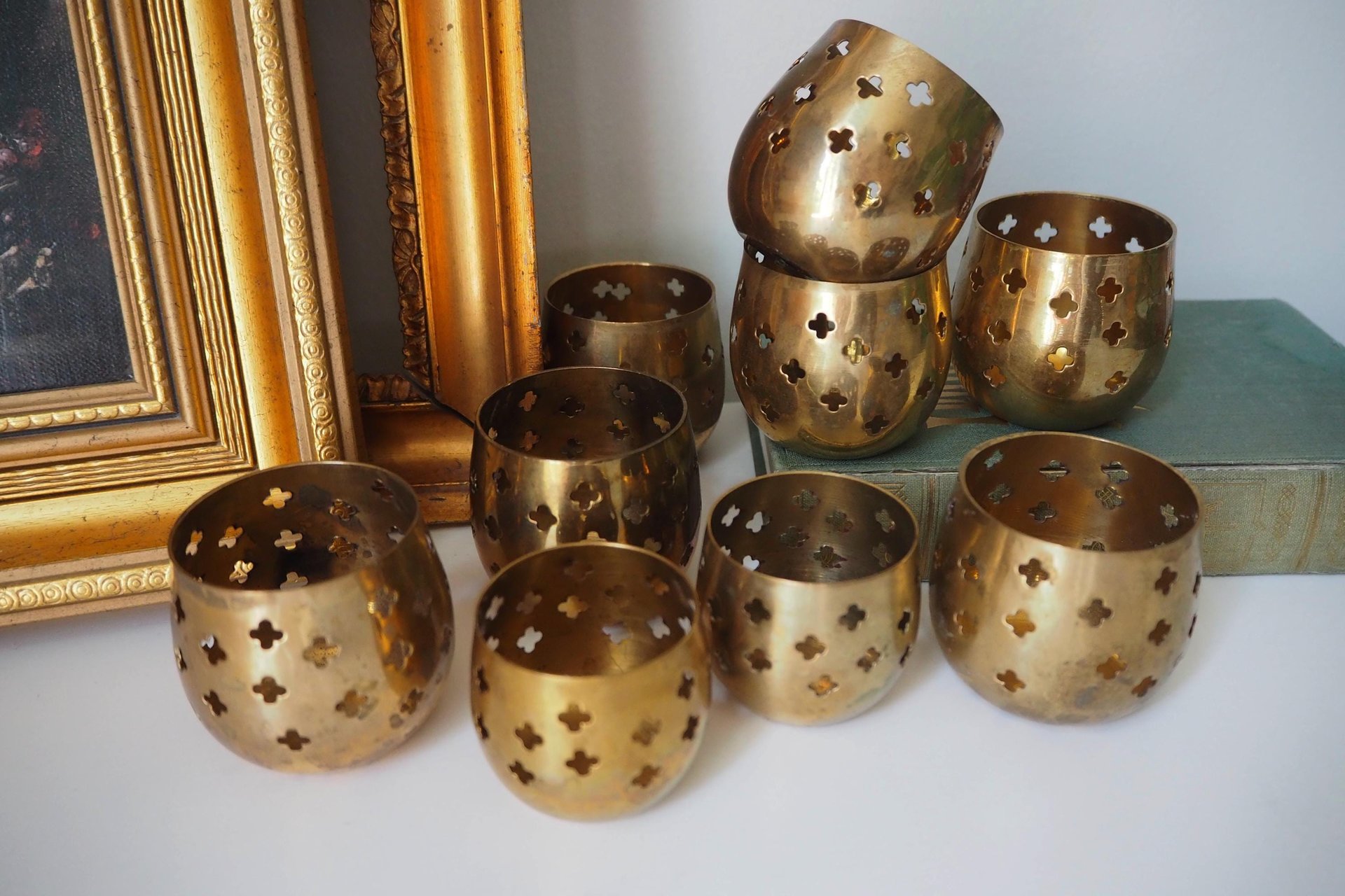 Set of nine vintage tealight candle holders | Brass tealight candleholders | Vintage brass votive candleholders | Brass tealight holders