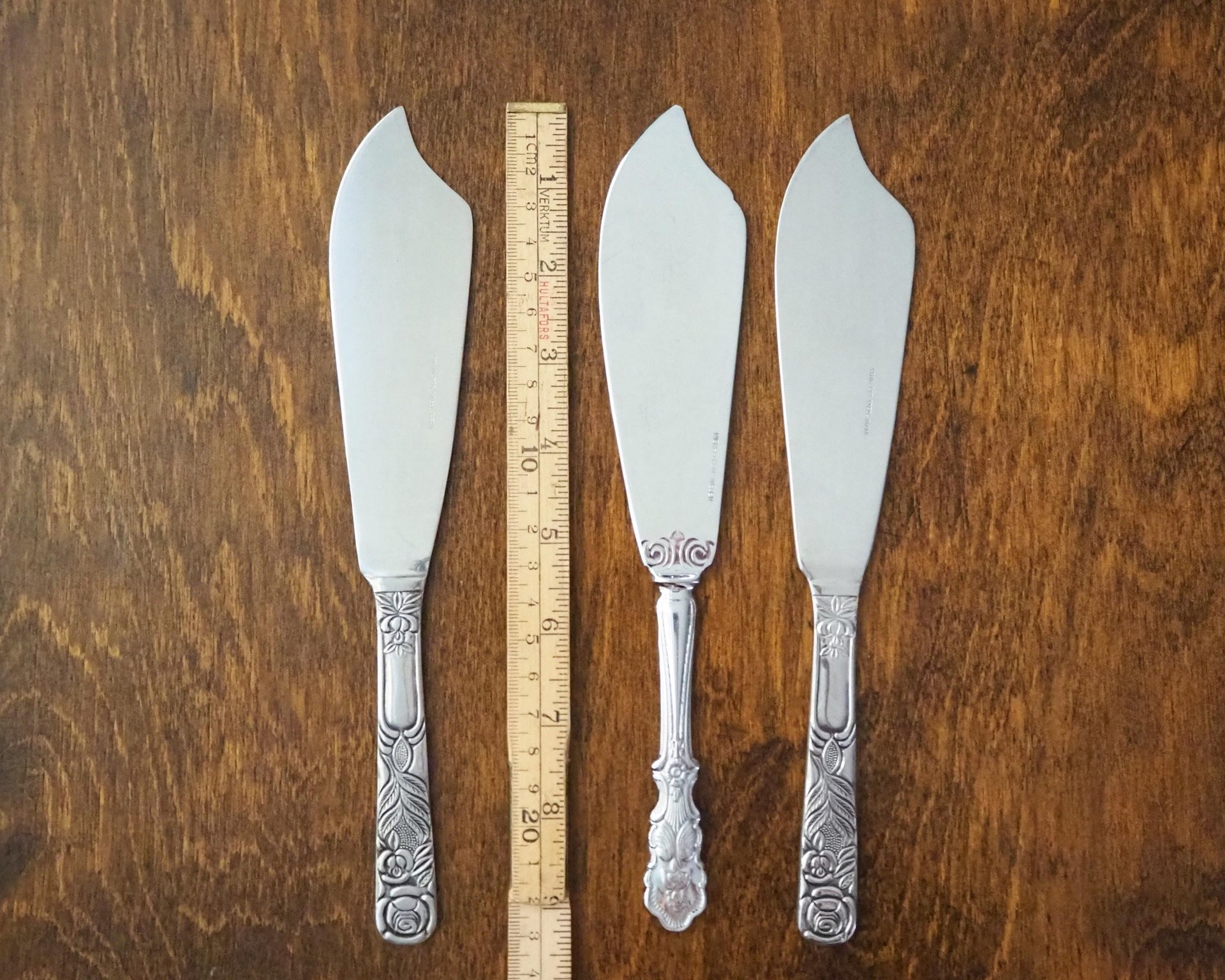 Vintage cake knives | Vintage silver tone cake knives  | Stainless steel cake knives | Ornate cake servers | Mismatched cake knives