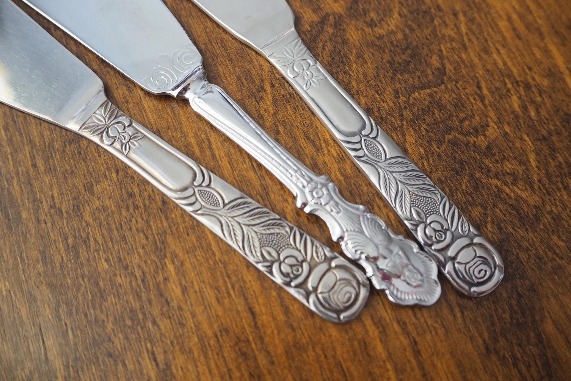Vintage cake knives | Vintage silver tone cake knives  | Stainless steel cake knives | Ornate cake servers | Mismatched cake knives
