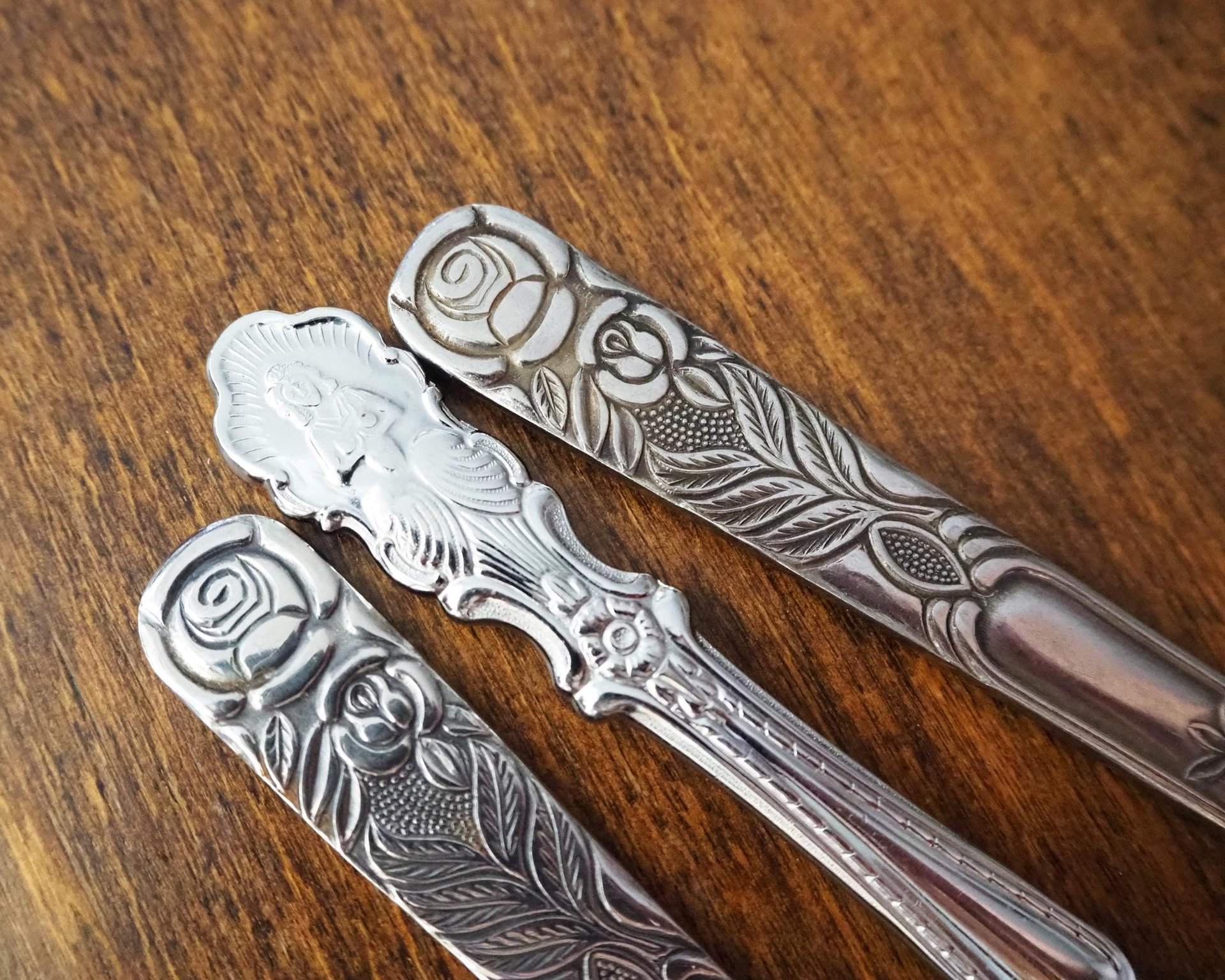 Vintage cake knives | Vintage silver tone cake knives  | Stainless steel cake knives | Ornate cake servers | Mismatched cake knives