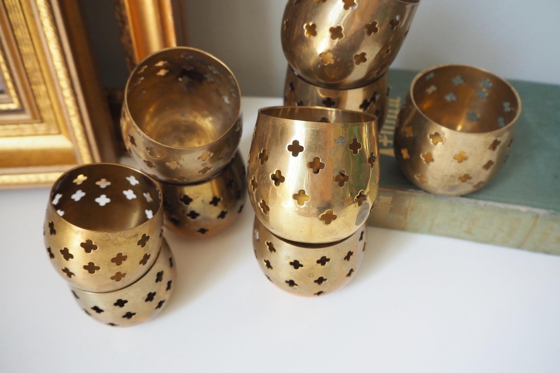 Set of nine vintage tealight candle holders | Brass tealight candleholders | Vintage brass votive candleholders | Brass tealight holders