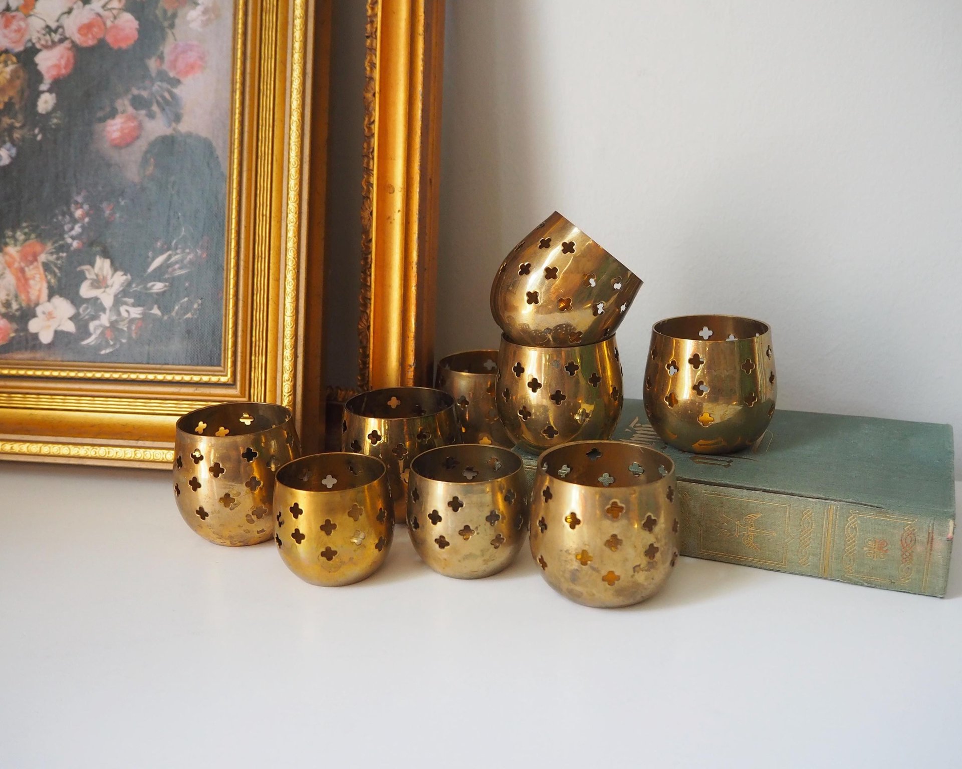 Set of nine vintage tealight candle holders | Brass tealight candleholders | Vintage brass votive candleholders | Brass tealight holders