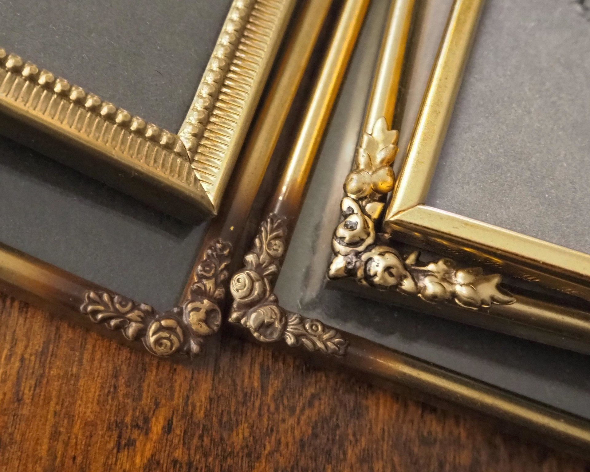 Set of five vintage photo frames | Mismatched photo frames | Set of five brass vintage frames | Vintage brass picture frames