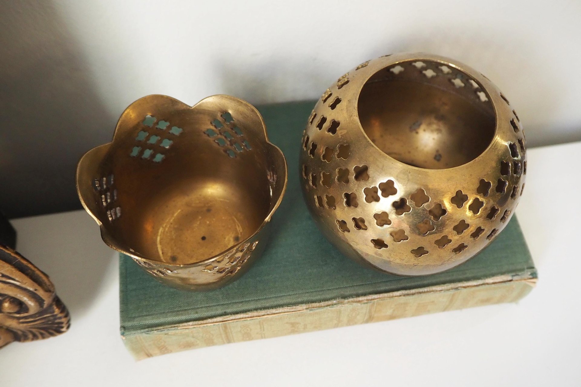 Set of two vintage tealight candle holders | Brass tealight candleholders | Vintage brass votive candleholders | Mismatched tealight holders