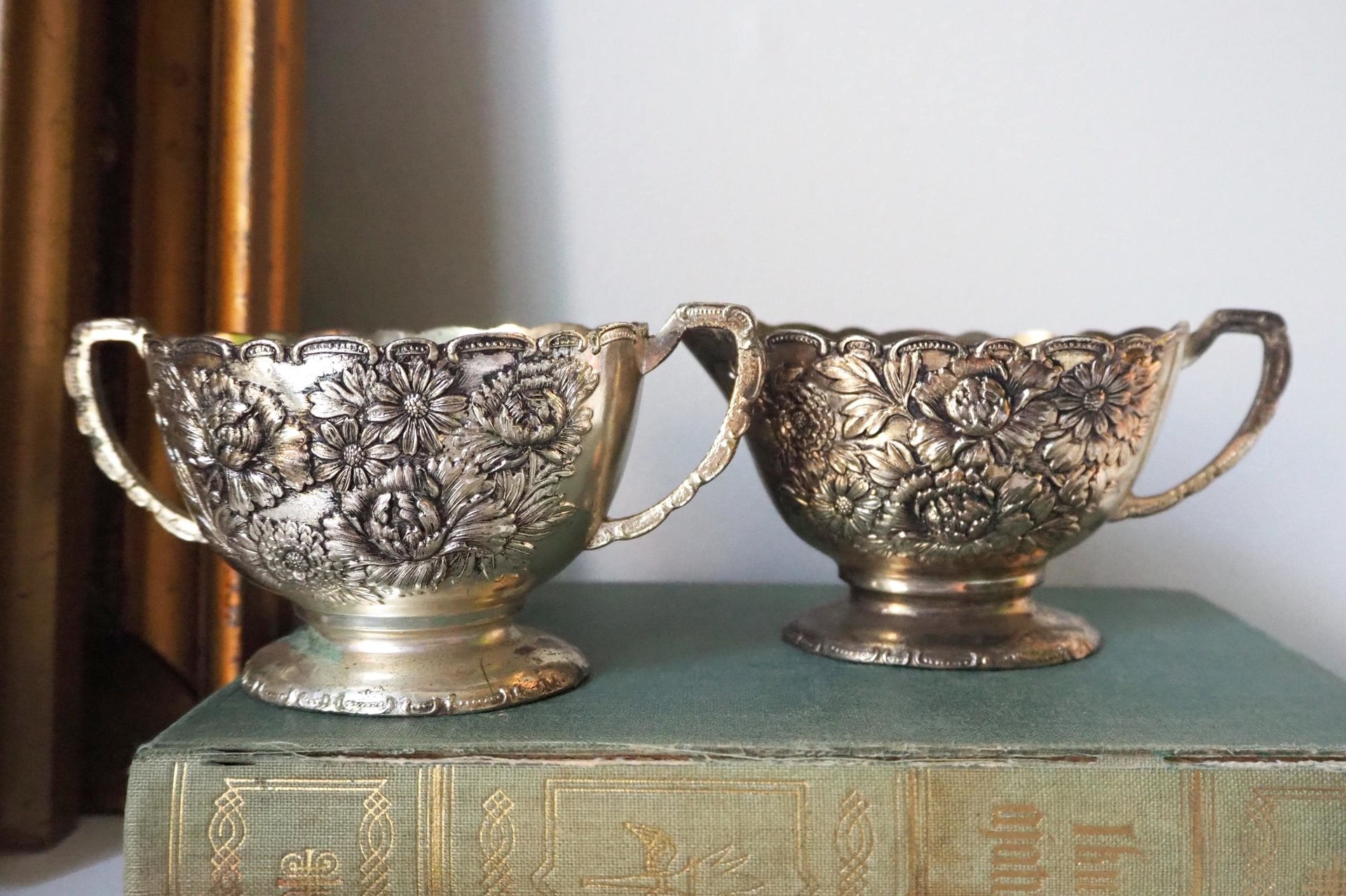Vintage creamer and sugar bowl set | Vintage silver plated creamer and sugar set | Vintage creamer and sugar bowl set