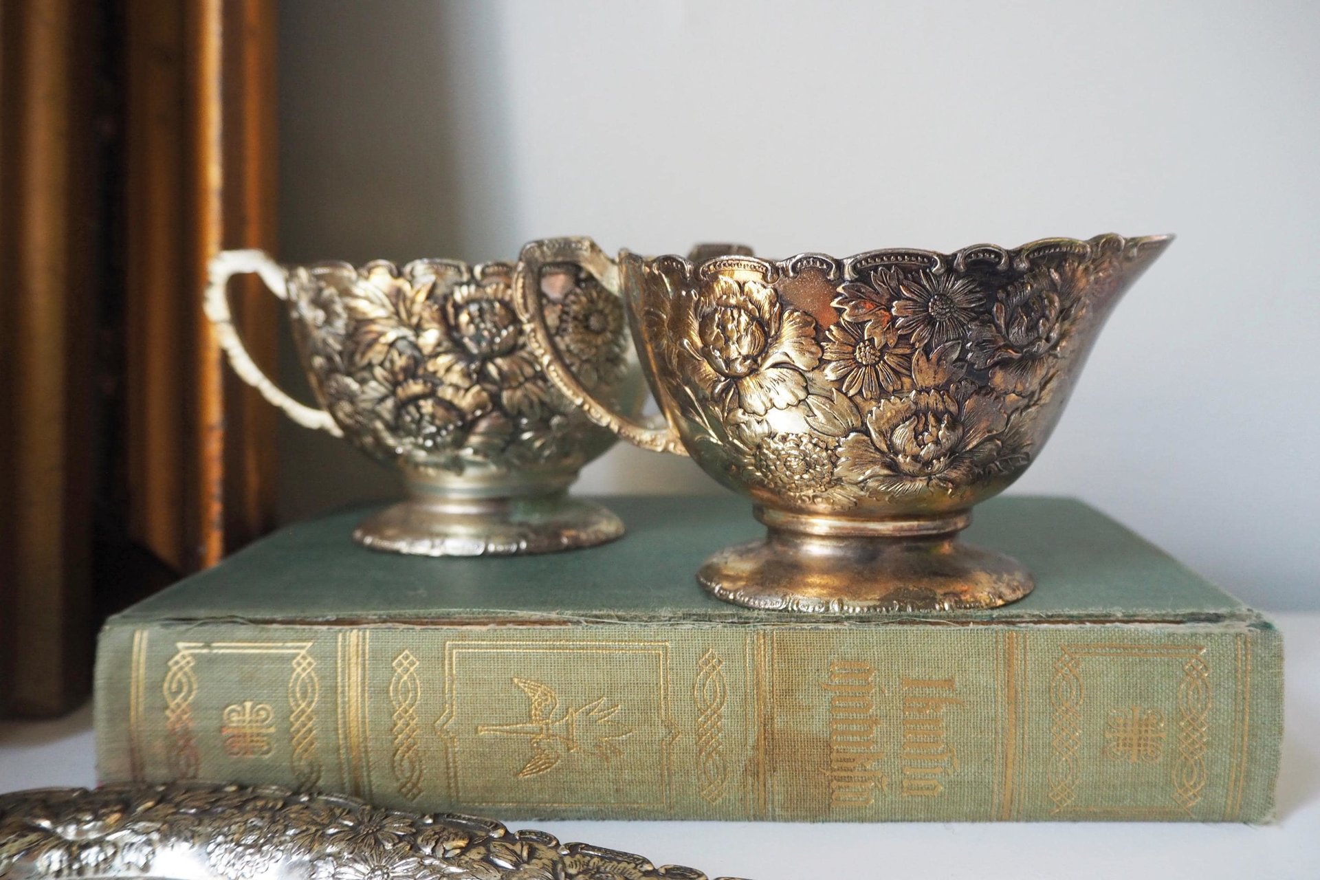 Vintage creamer and sugar bowl set | Vintage silver plated creamer and sugar set | Vintage creamer and sugar bowl set
