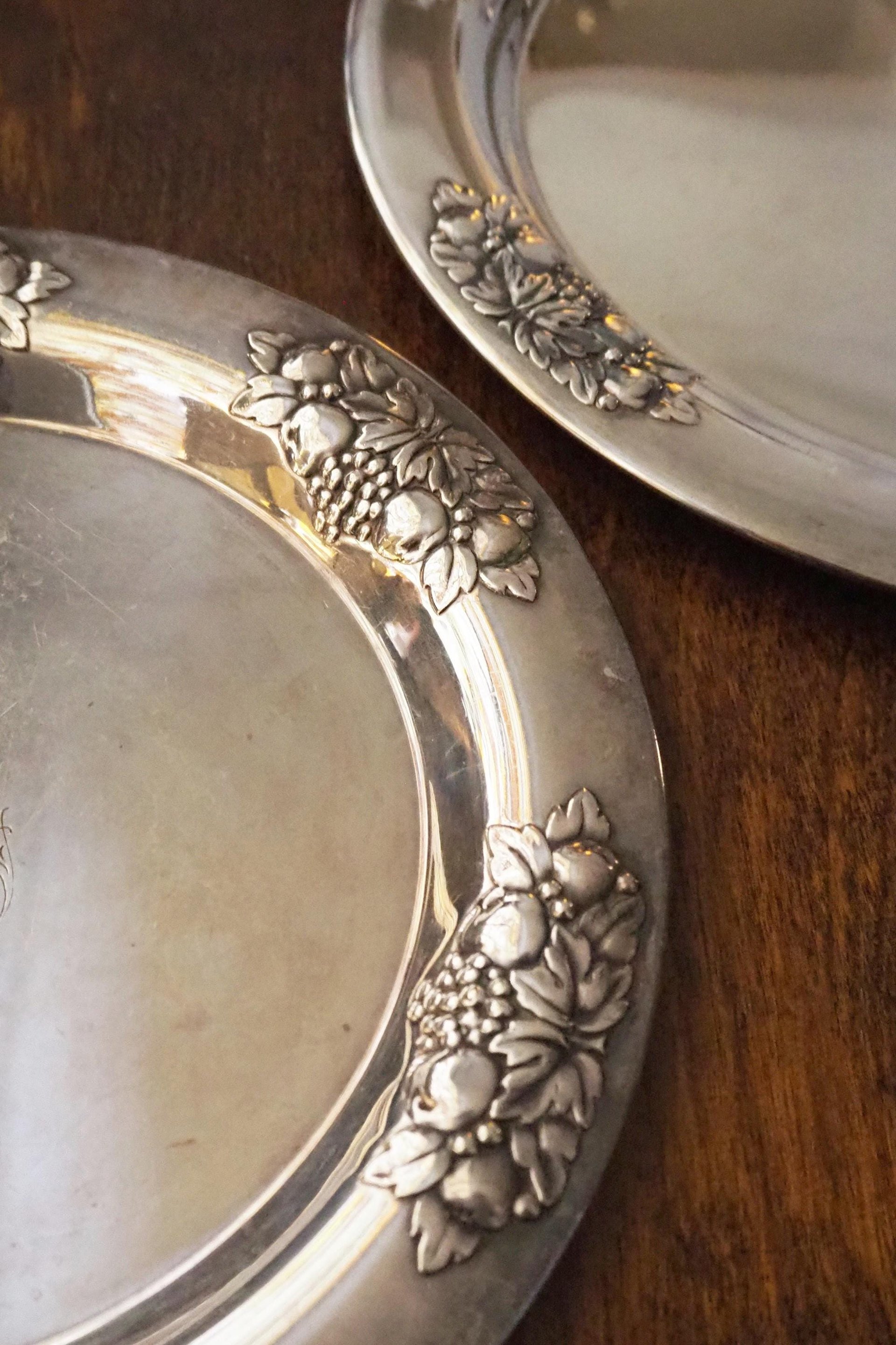 Set of two small vintage alpacca silver trays | Matching small silver trays | Vintage alpacca silver plates | Set of two vintage plates