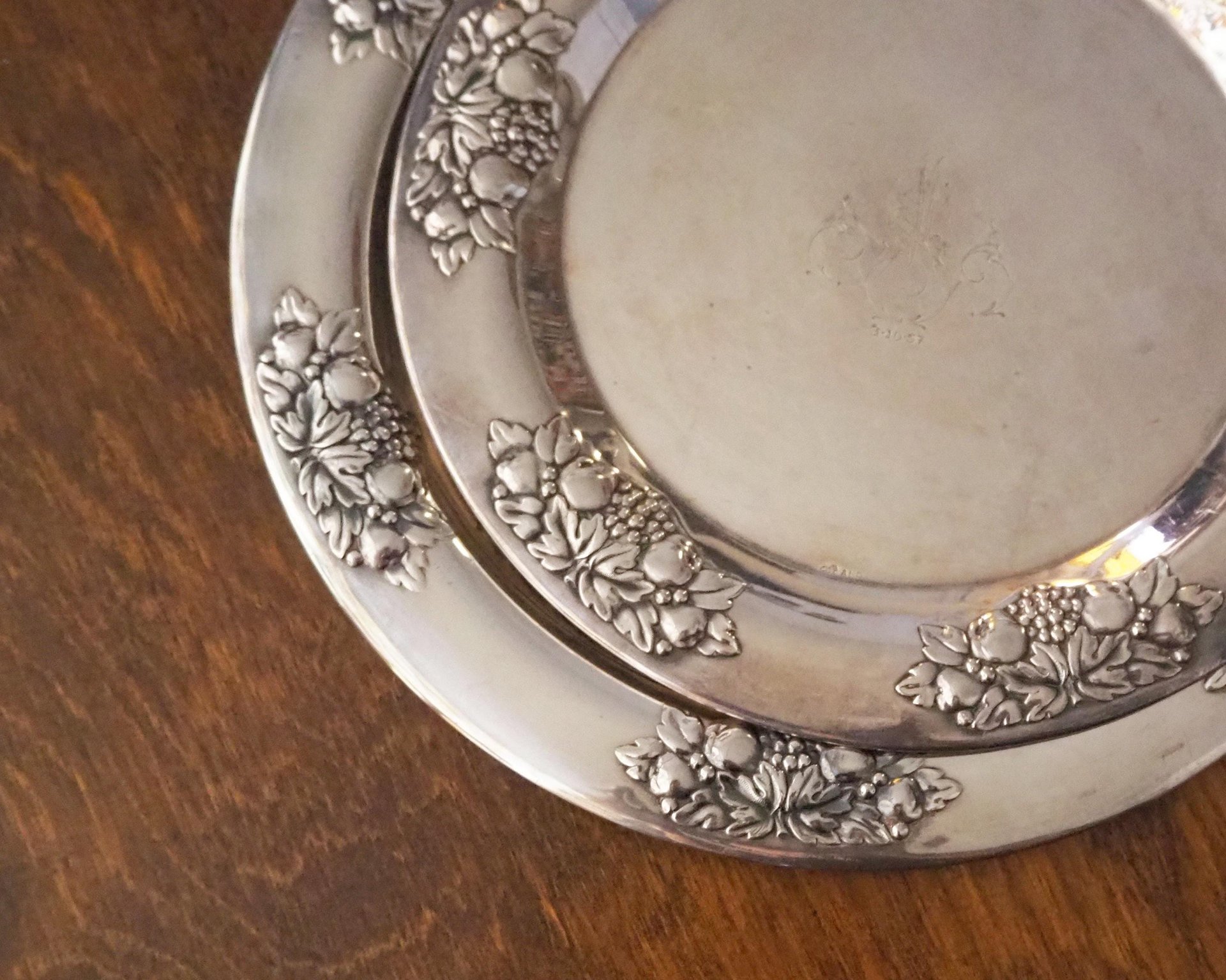 Set of two small vintage alpacca silver trays | Matching small silver trays | Vintage alpacca silver plates | Set of two vintage plates