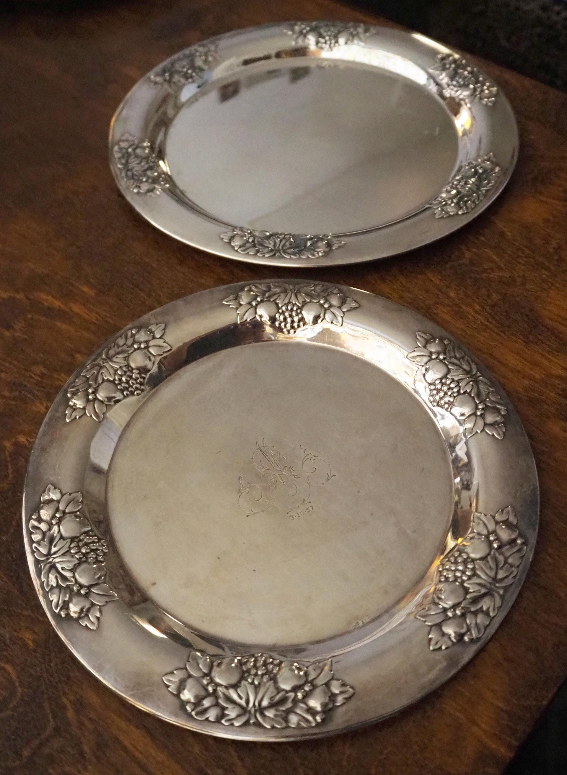Set of two small vintage alpacca silver trays | Matching small silver trays | Vintage alpacca silver plates | Set of two vintage plates