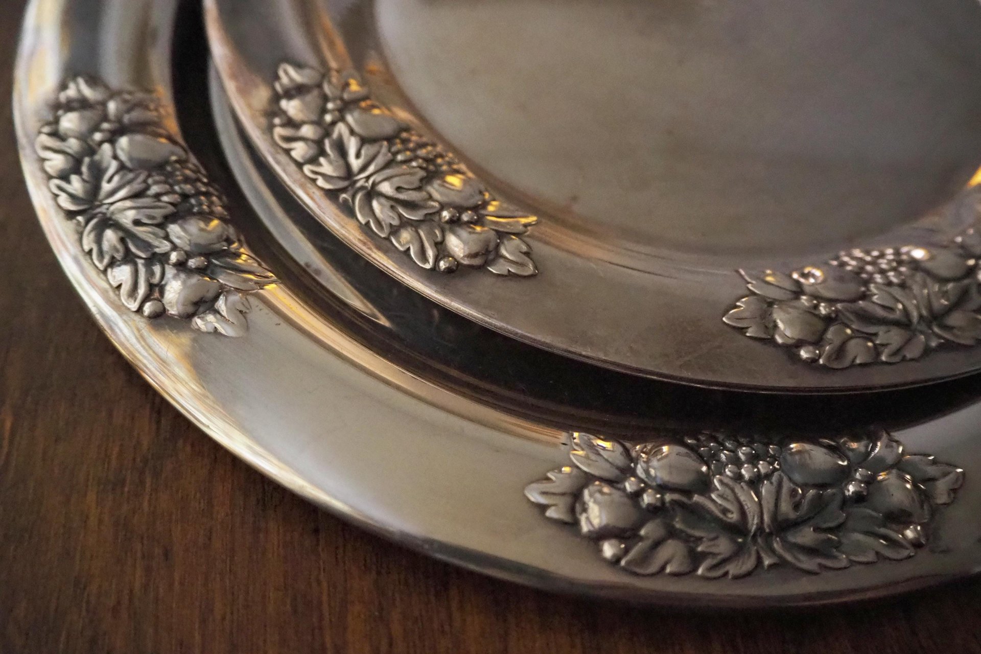 Set of two small vintage alpacca silver trays | Matching small silver trays | Vintage alpacca silver plates | Set of two vintage plates