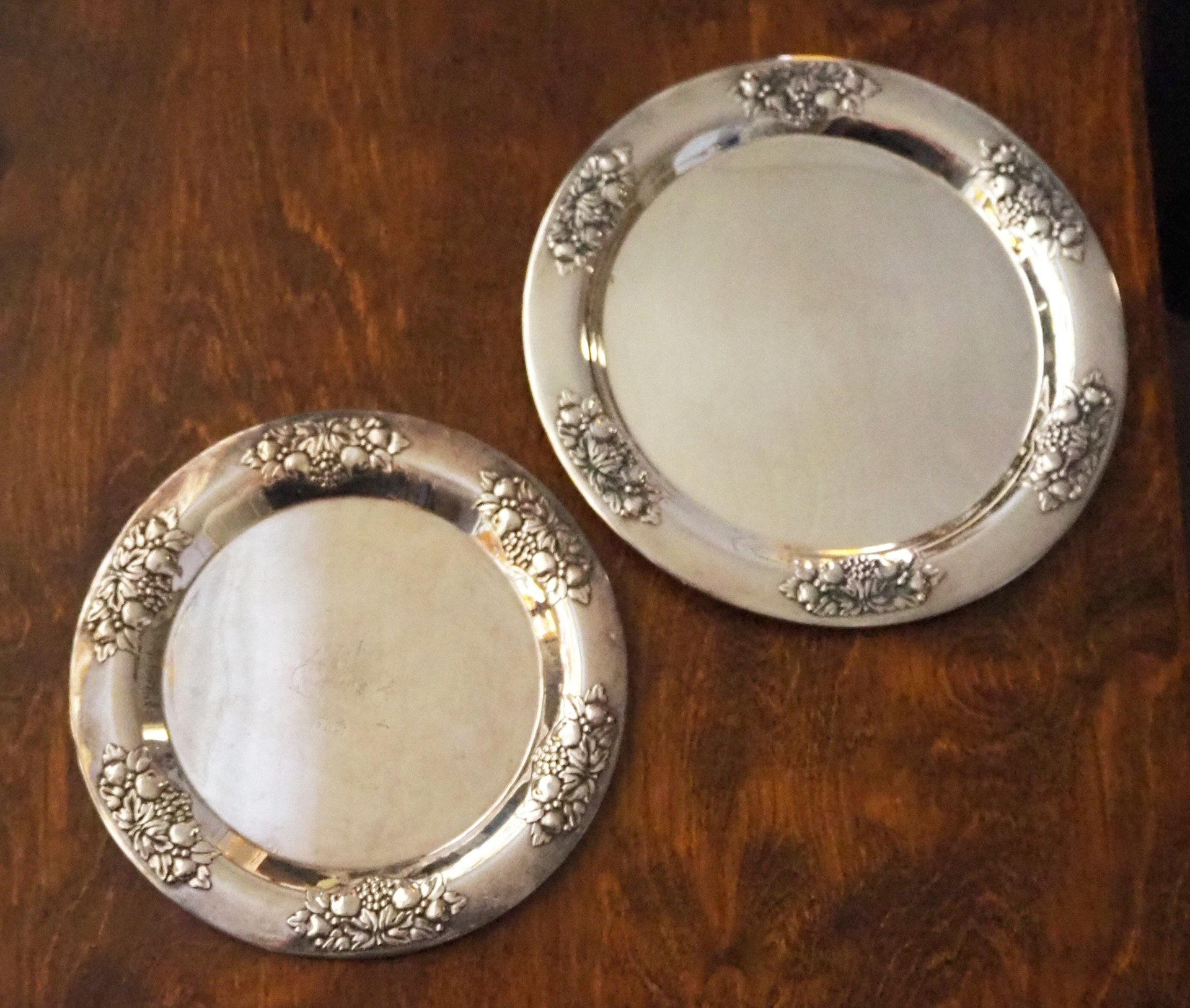 Set of two small vintage alpacca silver trays | Matching small silver trays | Vintage alpacca silver plates | Set of two vintage plates