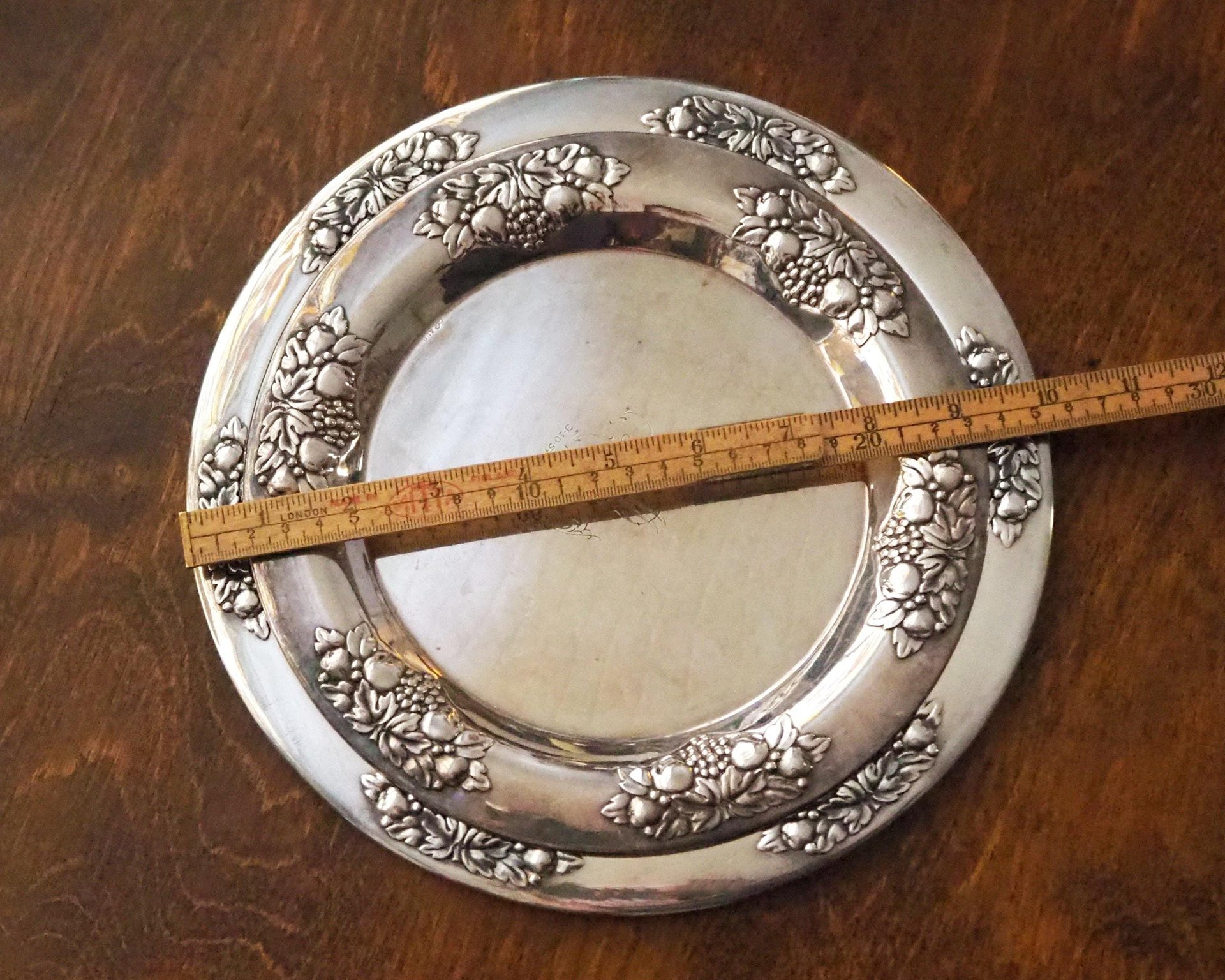 Set of two small vintage alpacca silver trays | Matching small silver trays | Vintage alpacca silver plates | Set of two vintage plates