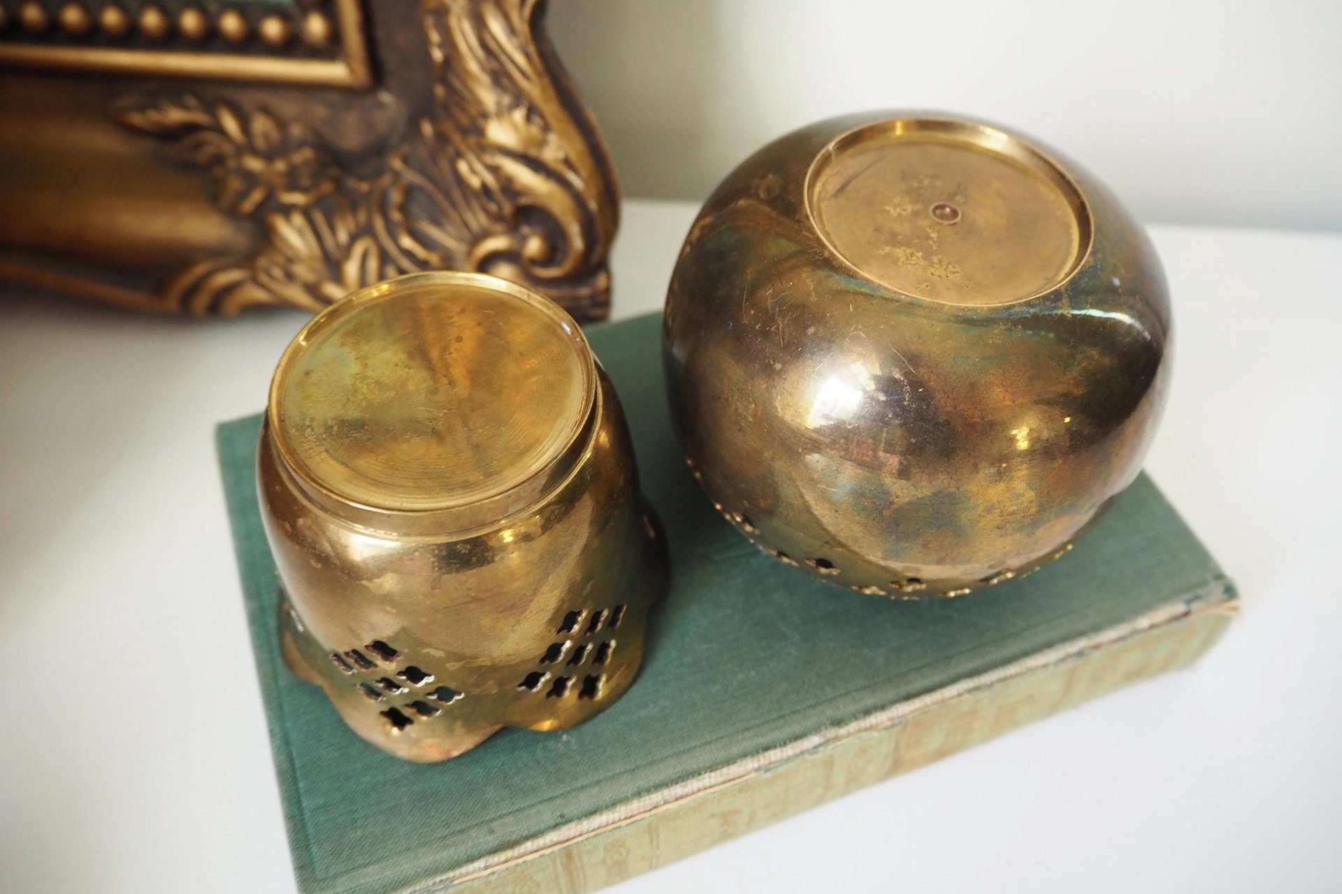 Set of two vintage tealight candle holders | Brass tealight candleholders | Vintage brass votive candleholders | Mismatched tealight holders