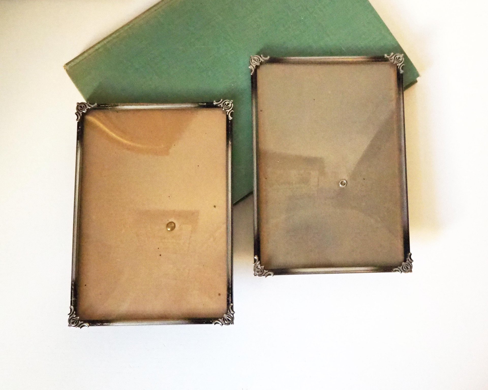 Set of two vintage silver plated photo frames | Silver plated photo frames 12x17 cm | Vintage picture frames | Matching frames