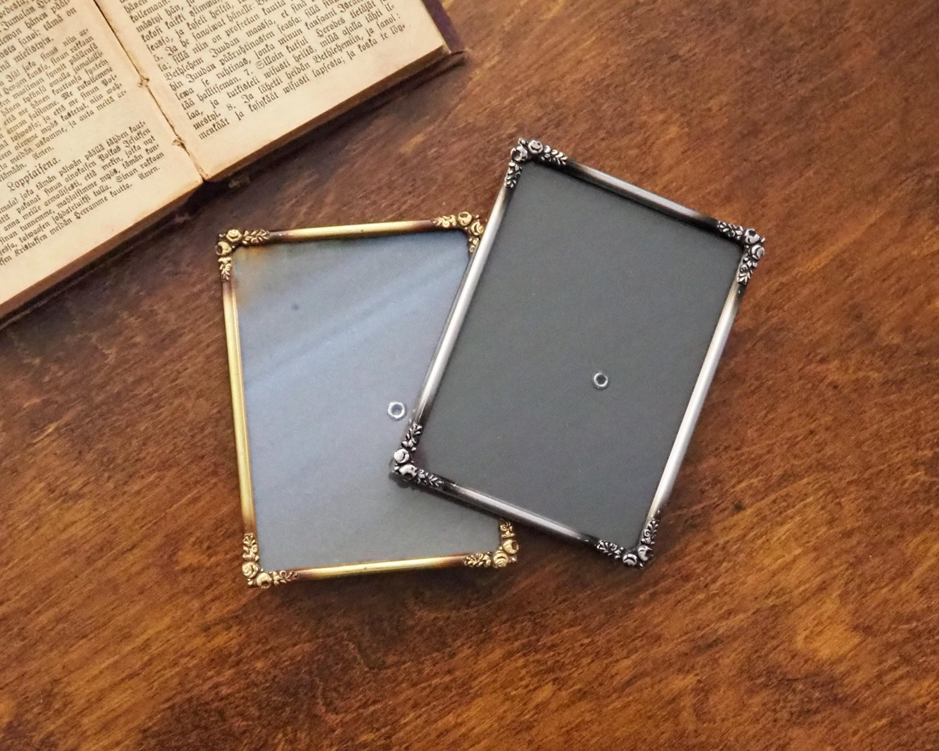 Set of two vintage photo frames | Brass photo frames 9x12 cm | Brass picture frames | Vintage brass picture frame set