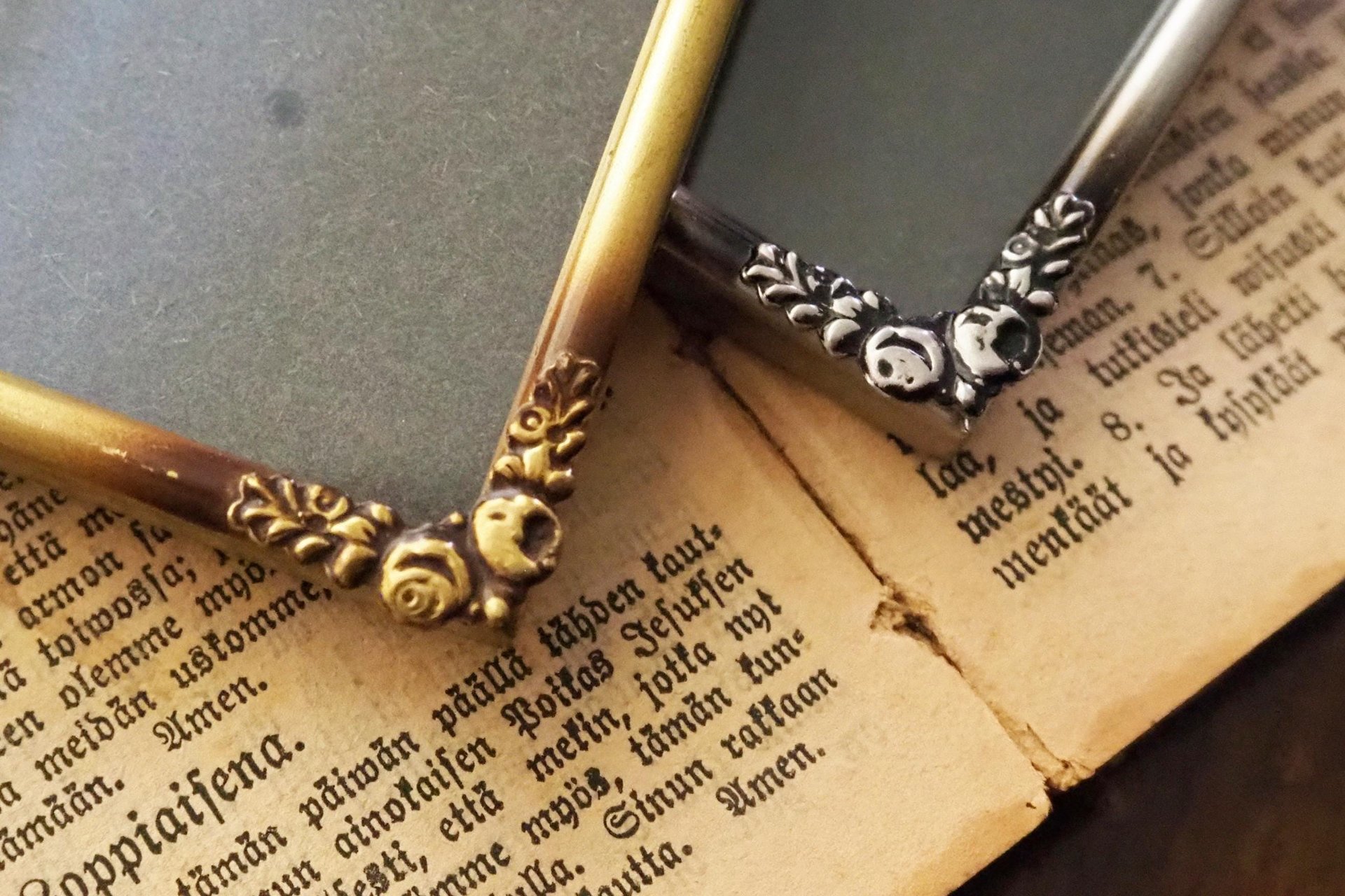 Set of two vintage photo frames | Brass photo frames 9x12 cm | Brass picture frames | Vintage brass picture frame set