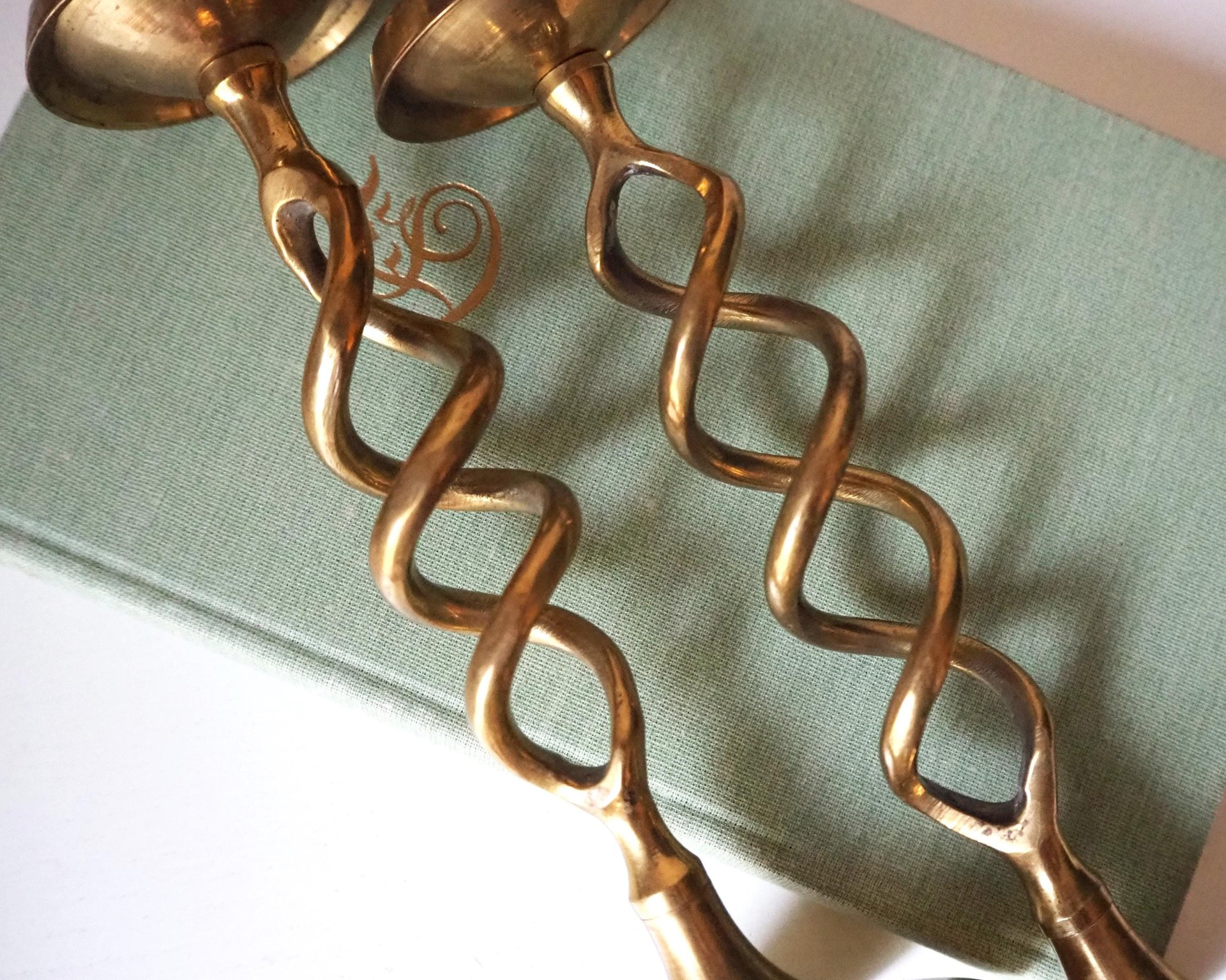 Set of two vintage candlestick holders | Brass candlestick holders | Barley twist brass candlestick holders | Twisted candlestick holders
