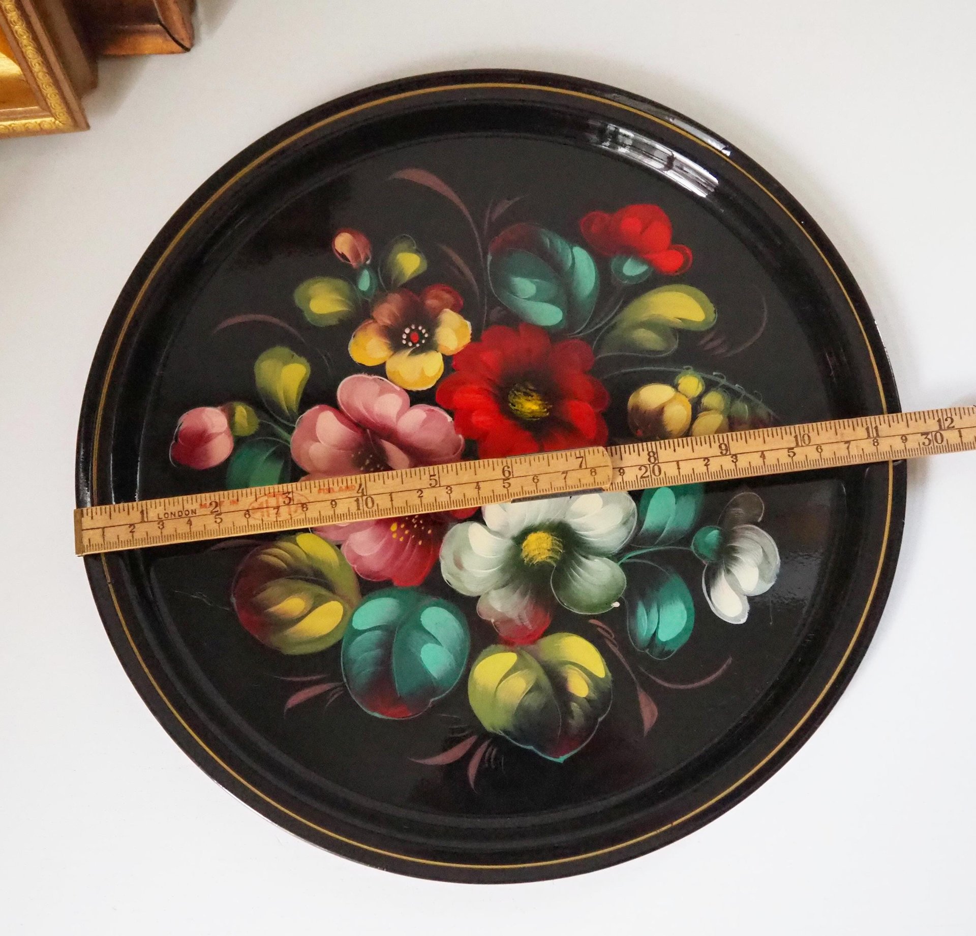 Vintage floral metal tray | Handpainted floral tray | Vintage floral tray | Vintage Zhostovo tray | Round floral metal tray