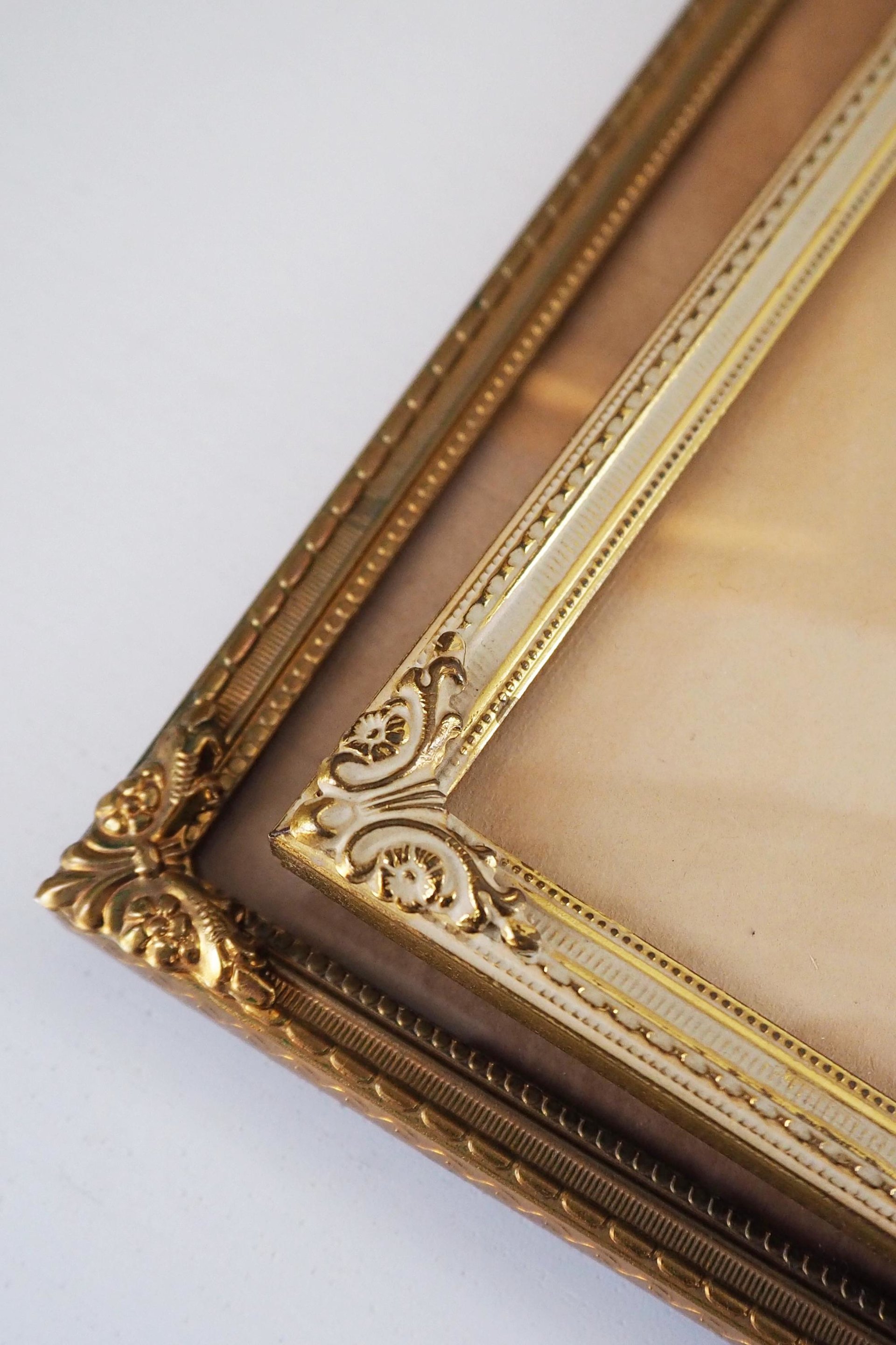 Set of two vintage photo frames | Vintage brass frames | Mismatched vintage frames | Vintage brass frame set 18x24 cm | Vintage brass frames