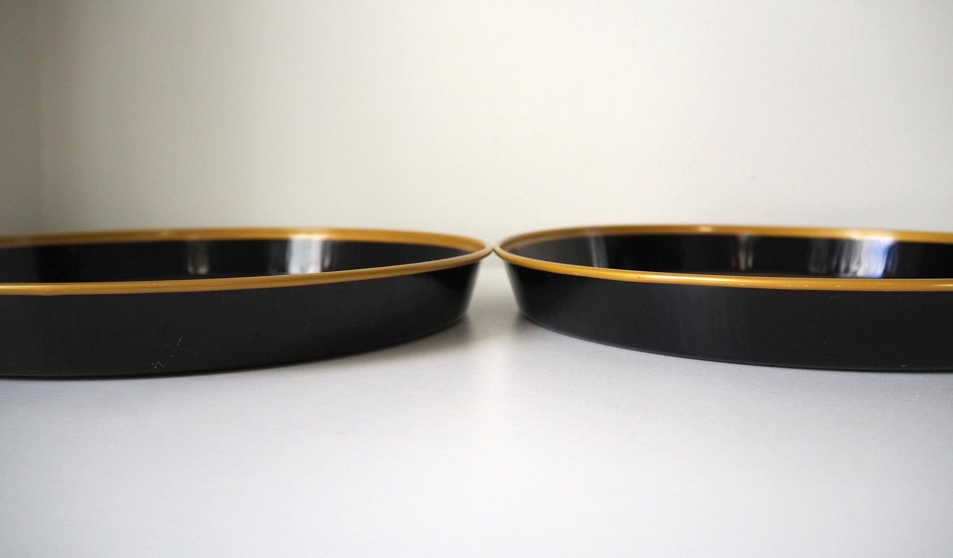 Vintage Coca Cola tin trays | Pagani Lecco Italy | Set of two vintage Coca Cola trays | Round Coca Cola trays | Coca Cola trays