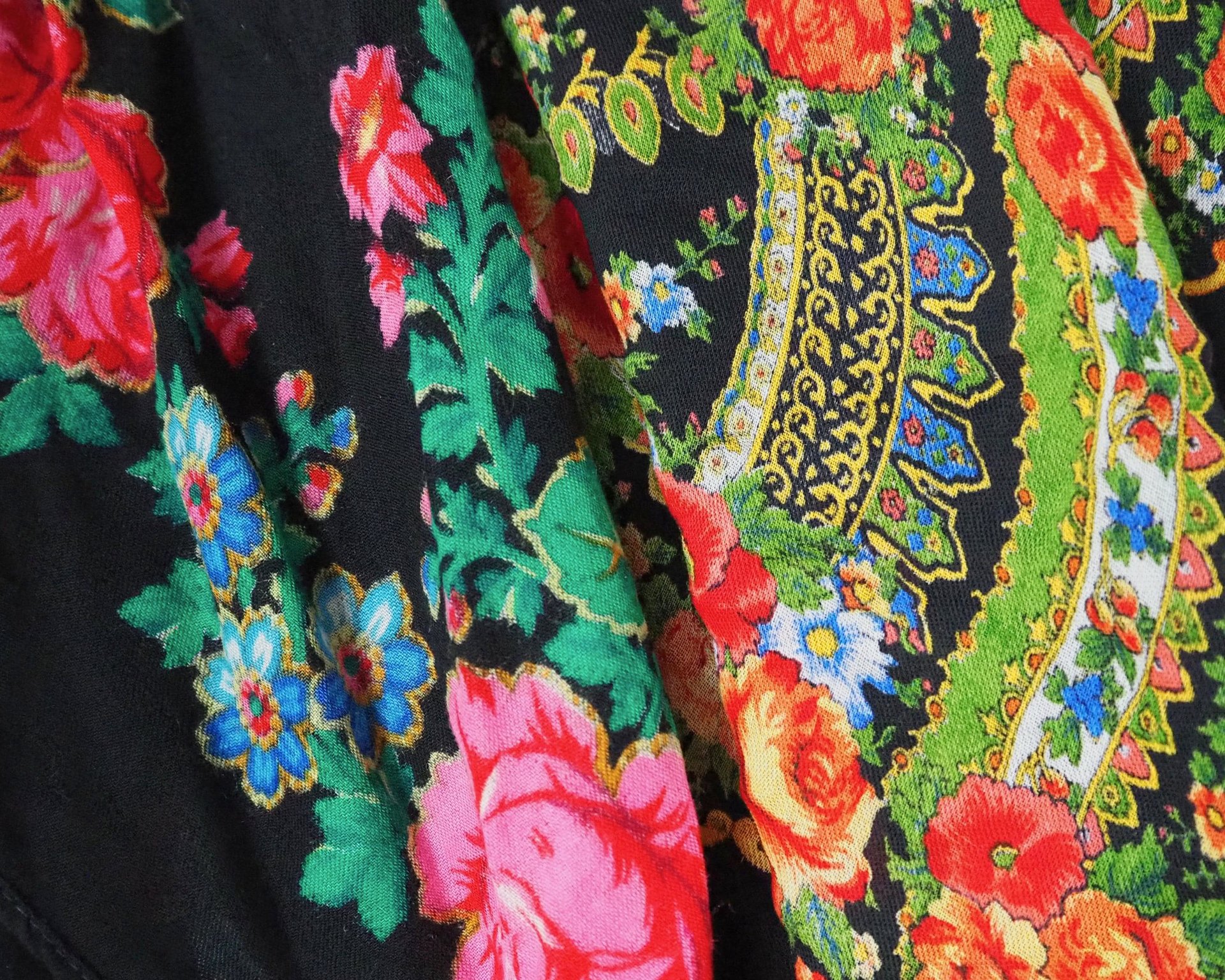 Vintage floral scarves | Floral scarf with a fringe | Vintage wool scarf | Vintage wool shawl | Vintage floral scarf