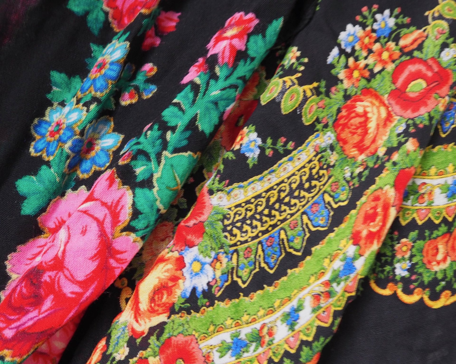 Vintage floral scarves | Floral scarf with a fringe | Vintage wool scarf | Vintage wool shawl | Vintage floral scarf